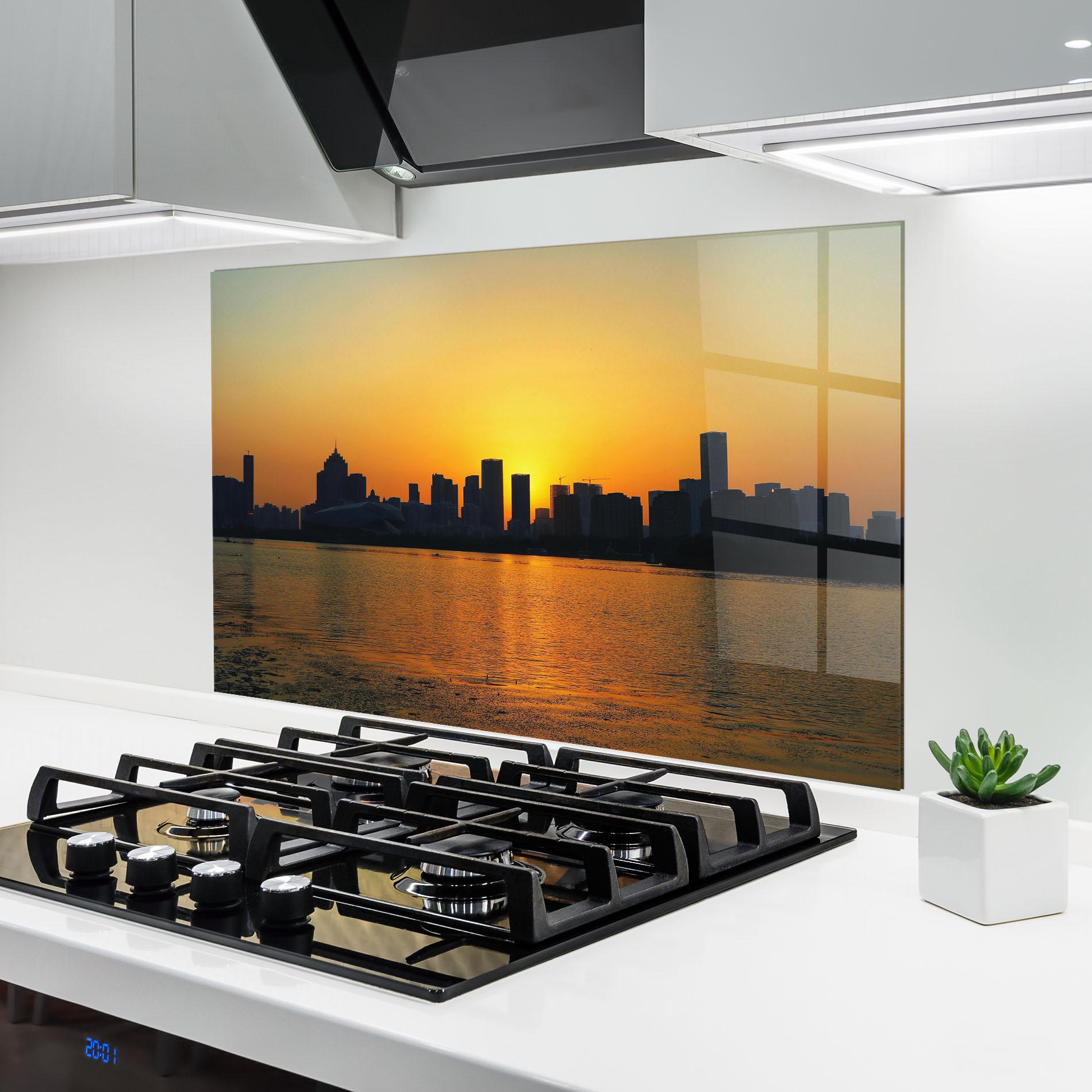 Küchenrückwand Glas City Building Sunset mockup 6