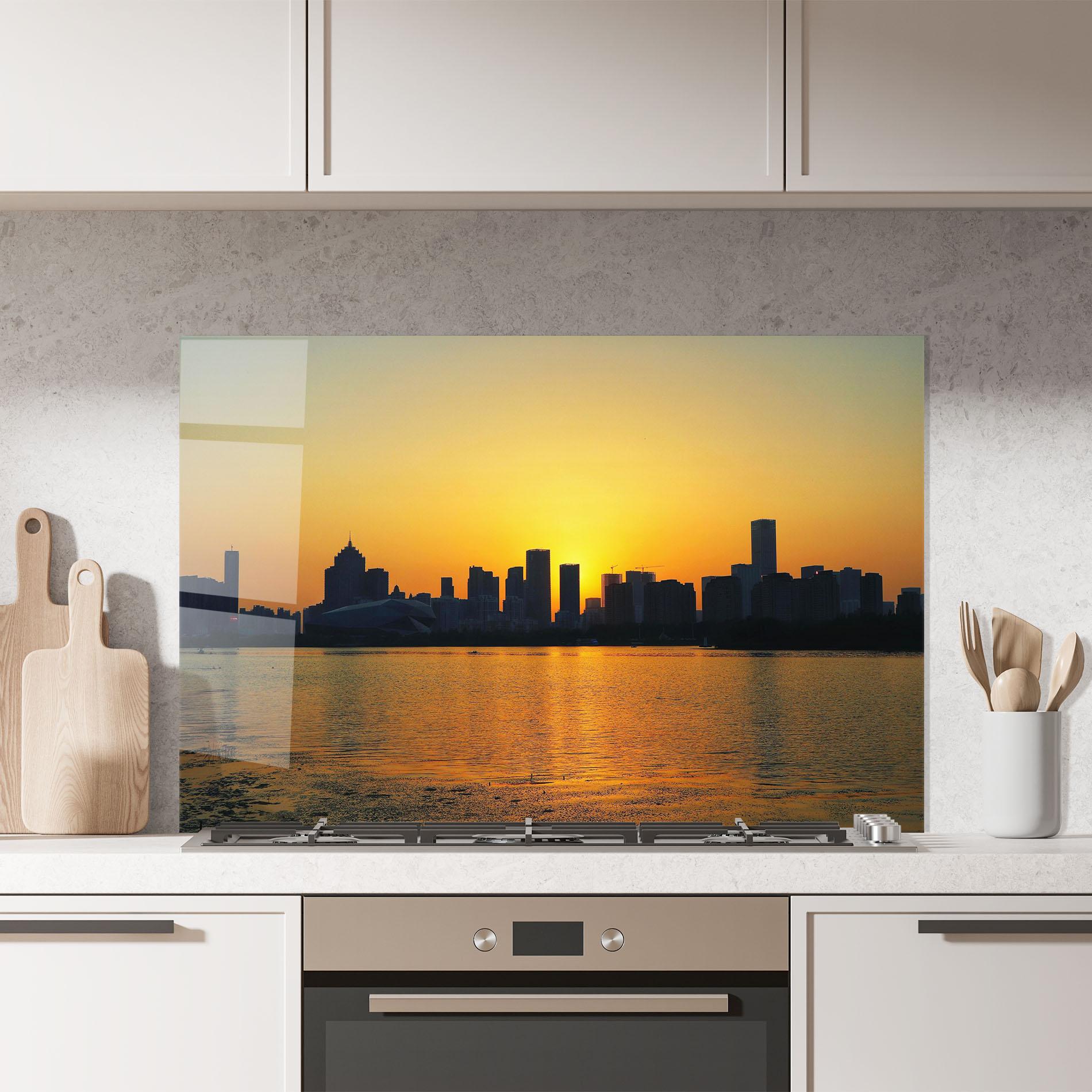 Küchenrückwand Glas City Building Sunset mockup 7