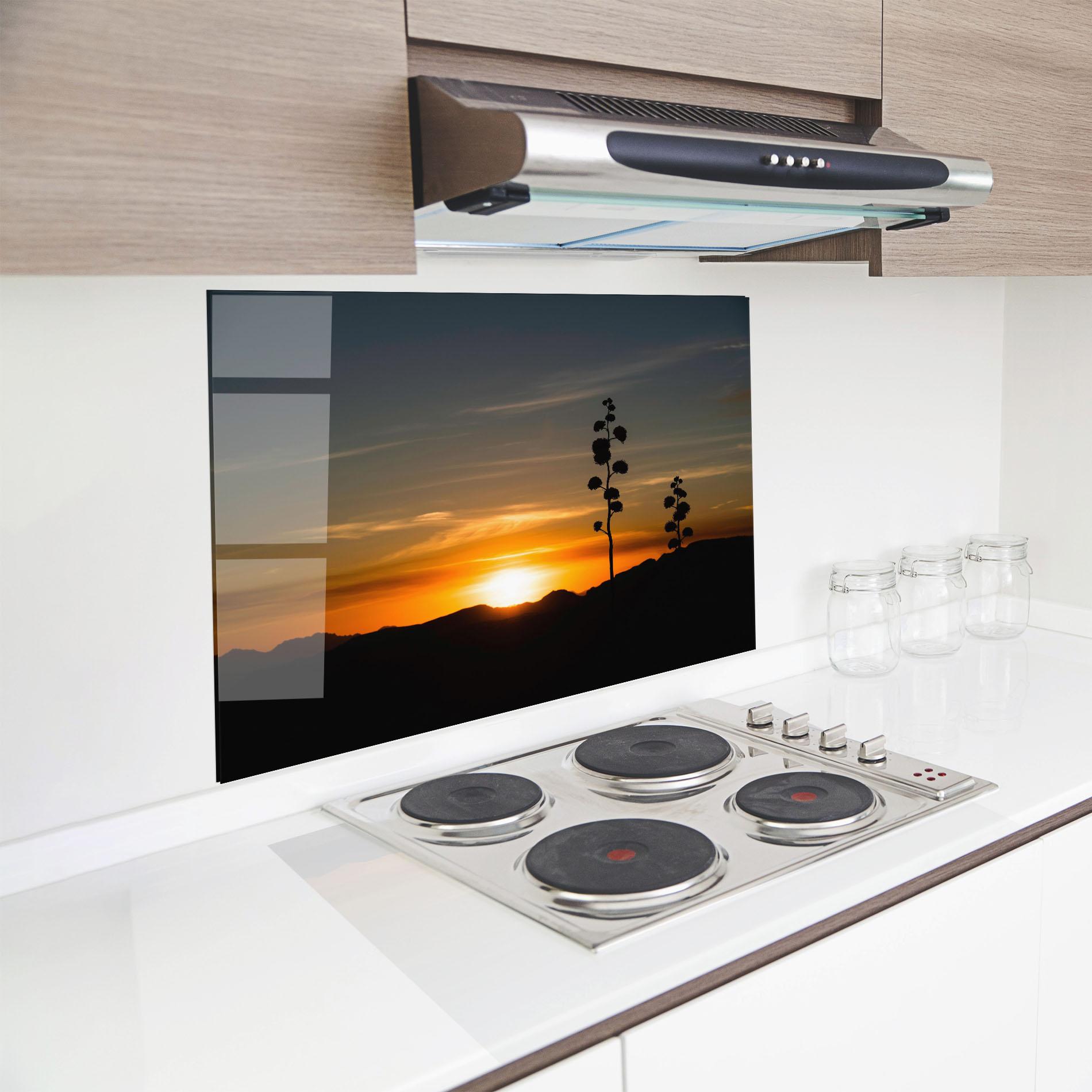 Küchenrückwand Glas Leaves Shilouette Sunset mockup 8