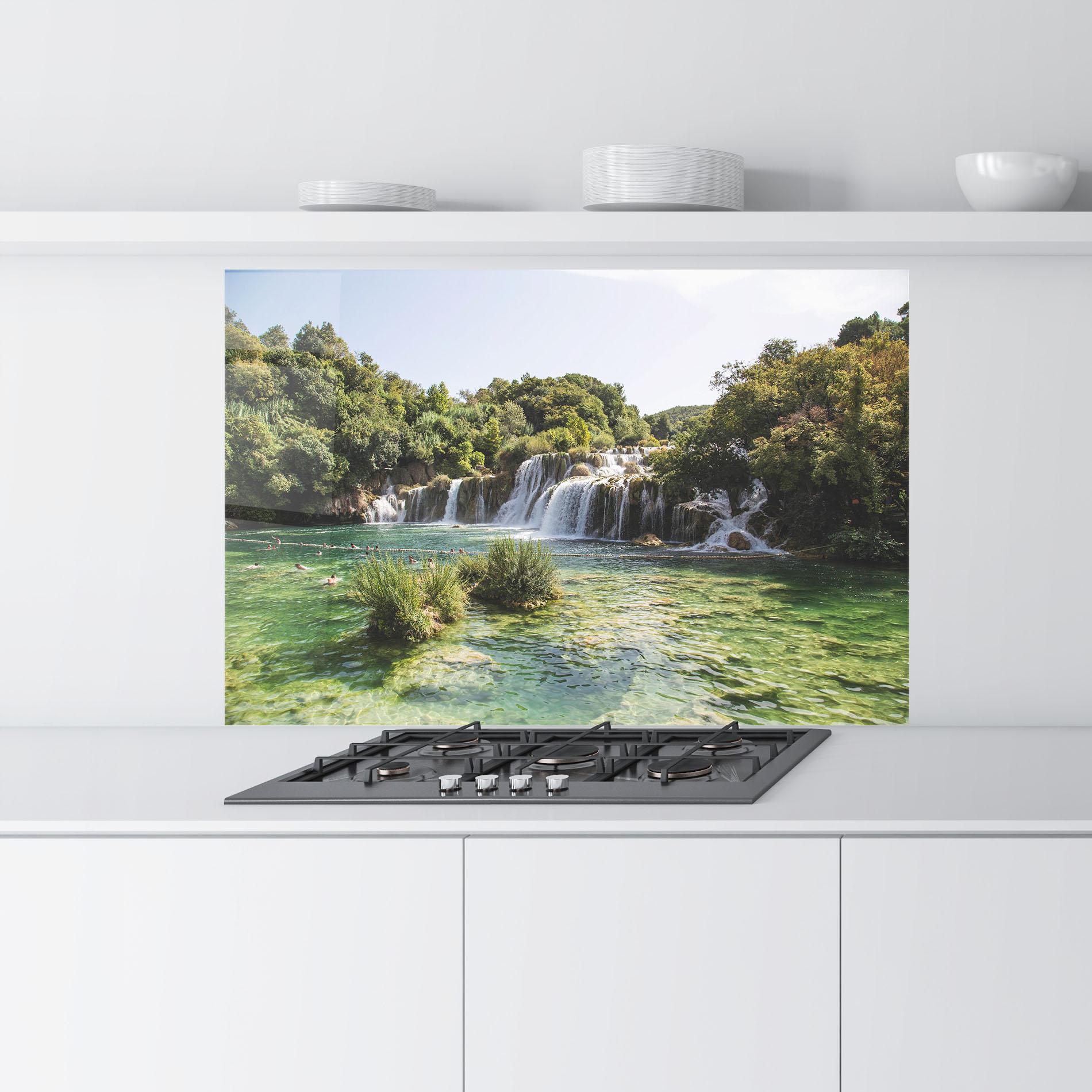 Küchenrückwand Glas Green Waterfall mockup 9