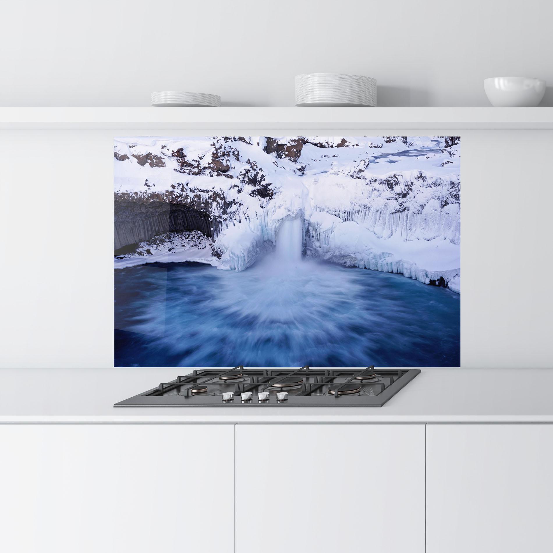 Küchenrückwand Glas Snow Waterfall mockup 9