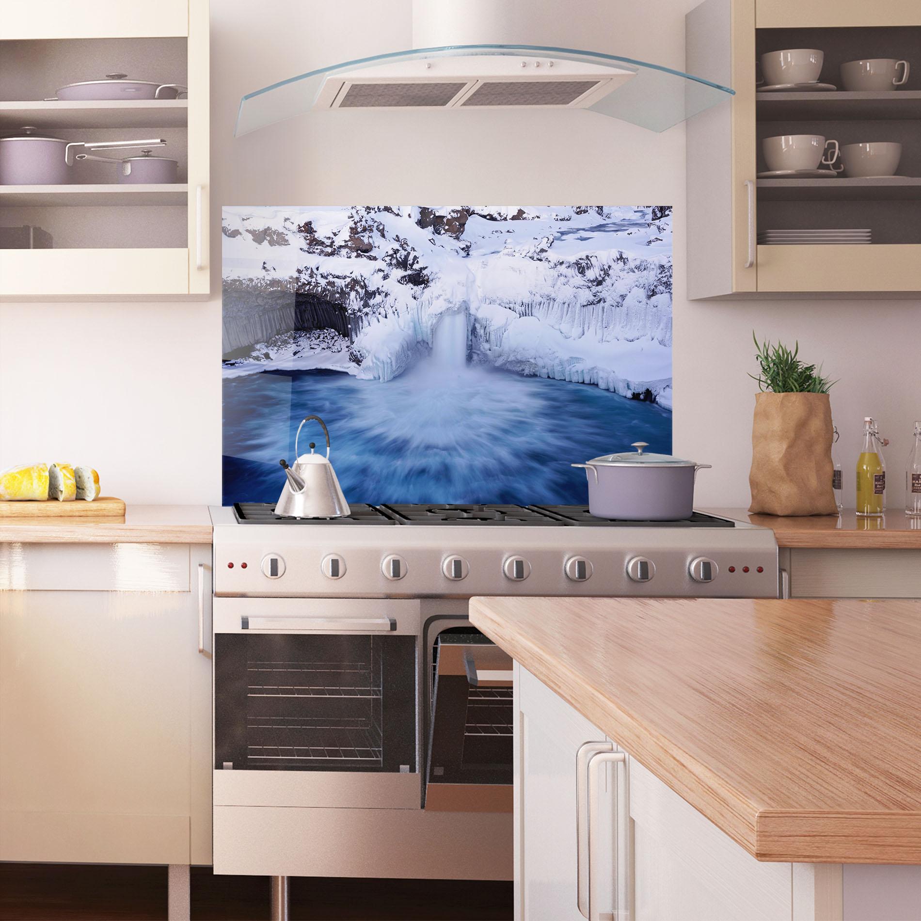 Küchenrückwand Glas Snow Waterfall mockup 1