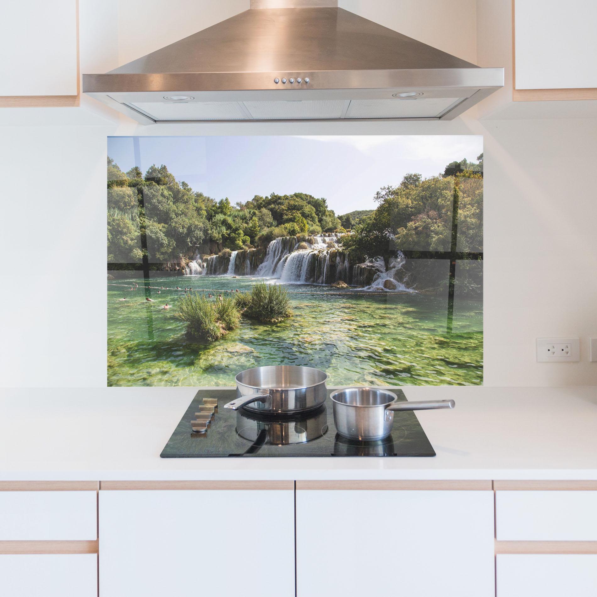 Küchenrückwand Glas Green Waterfall mockup 5