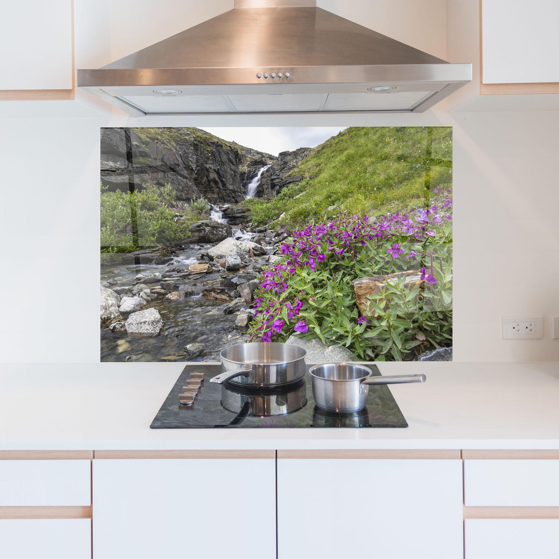 Küchenrückwand Glas Purple Flowers Waterfall mockup 5