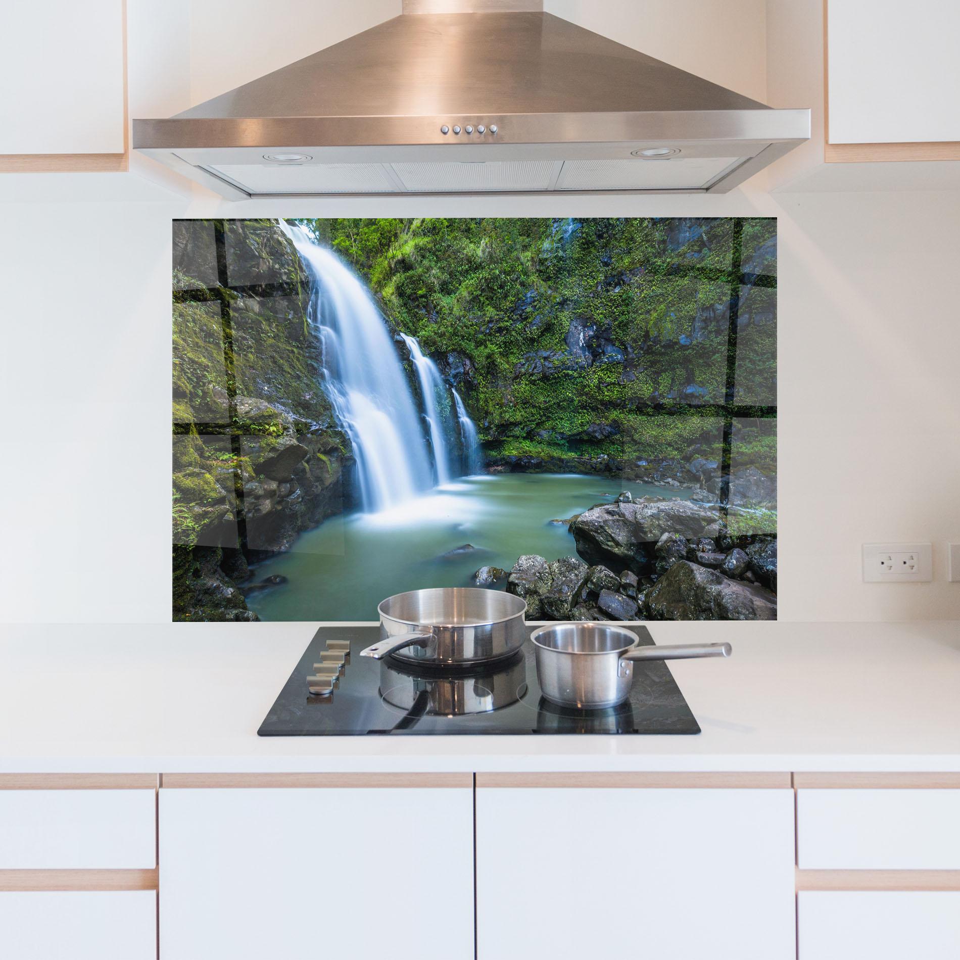 Küchenrückwand Glas Swimming In Waterfall mockup 5