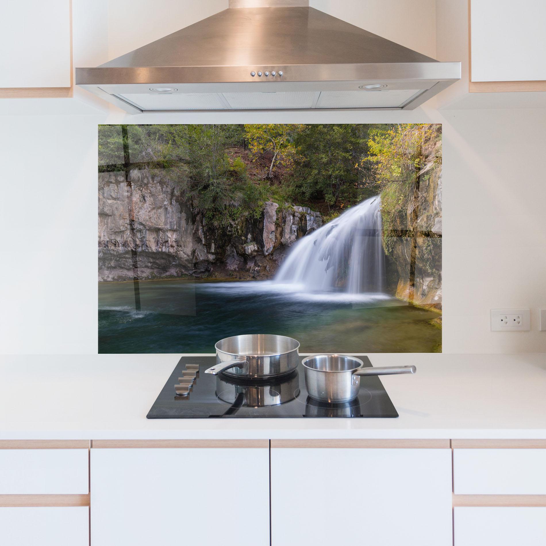 Küchenrückwand Glas White Waterfall mockup 5