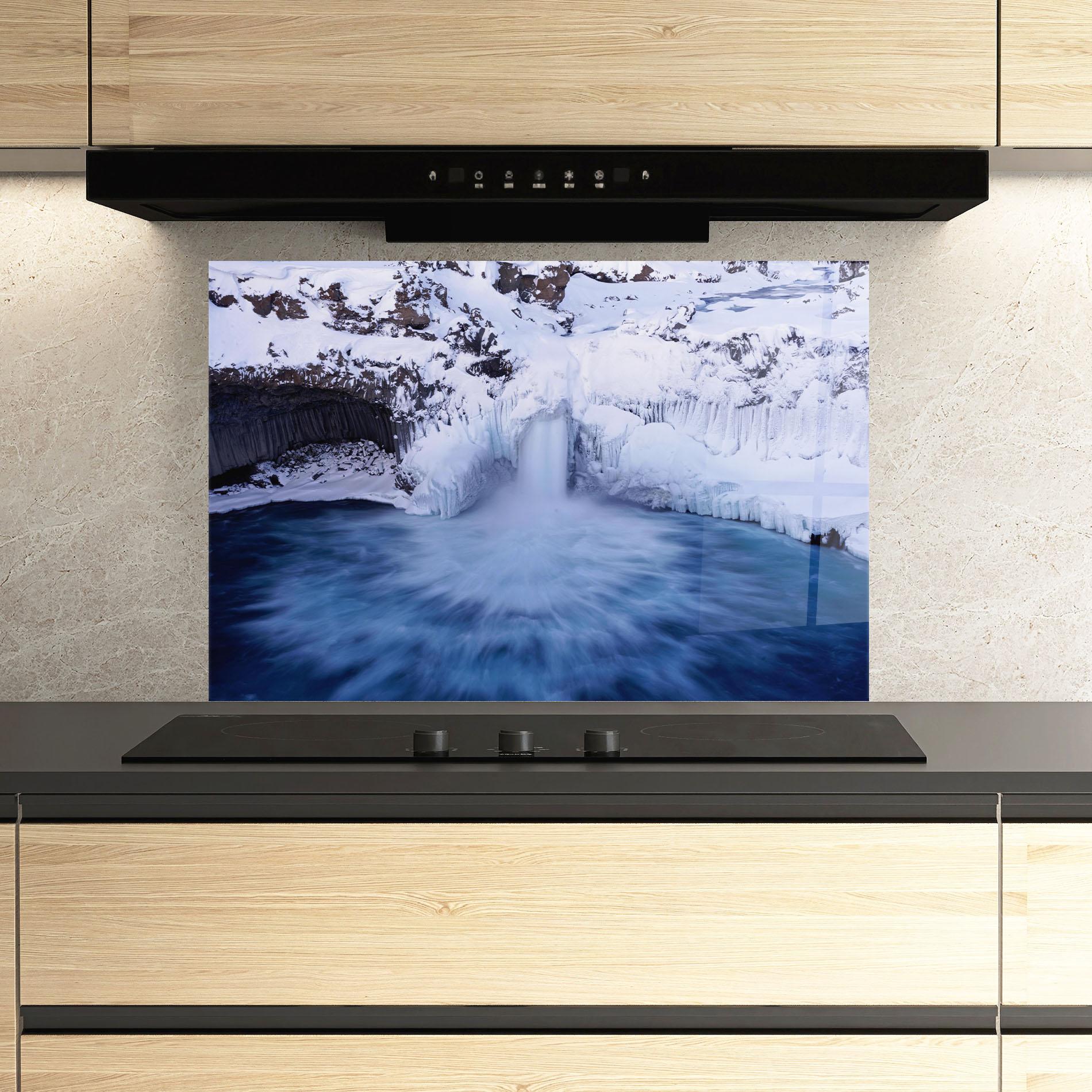 Küchenrückwand Glas Snow Waterfall mockup 3