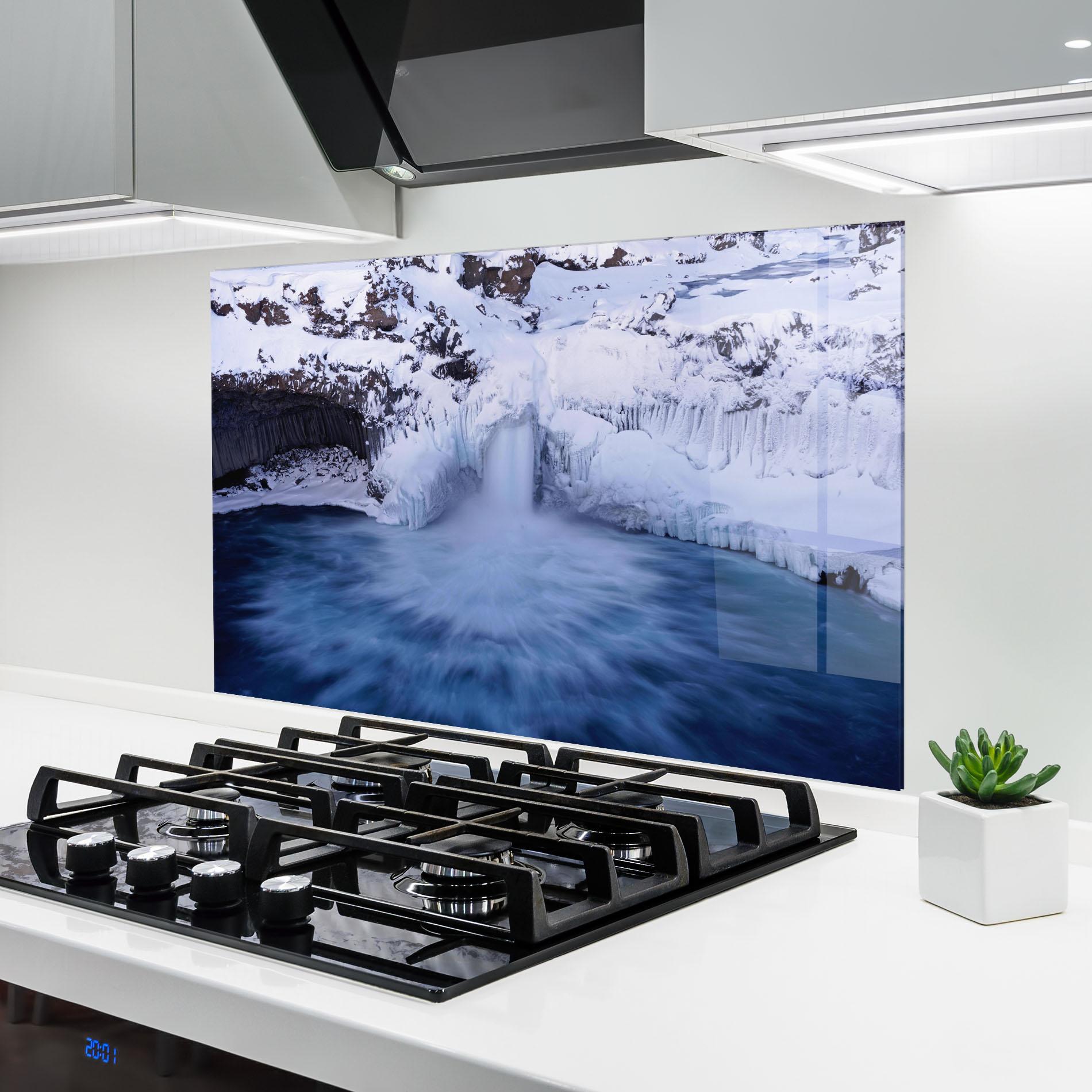 Küchenrückwand Glas Snow Waterfall mockup 6