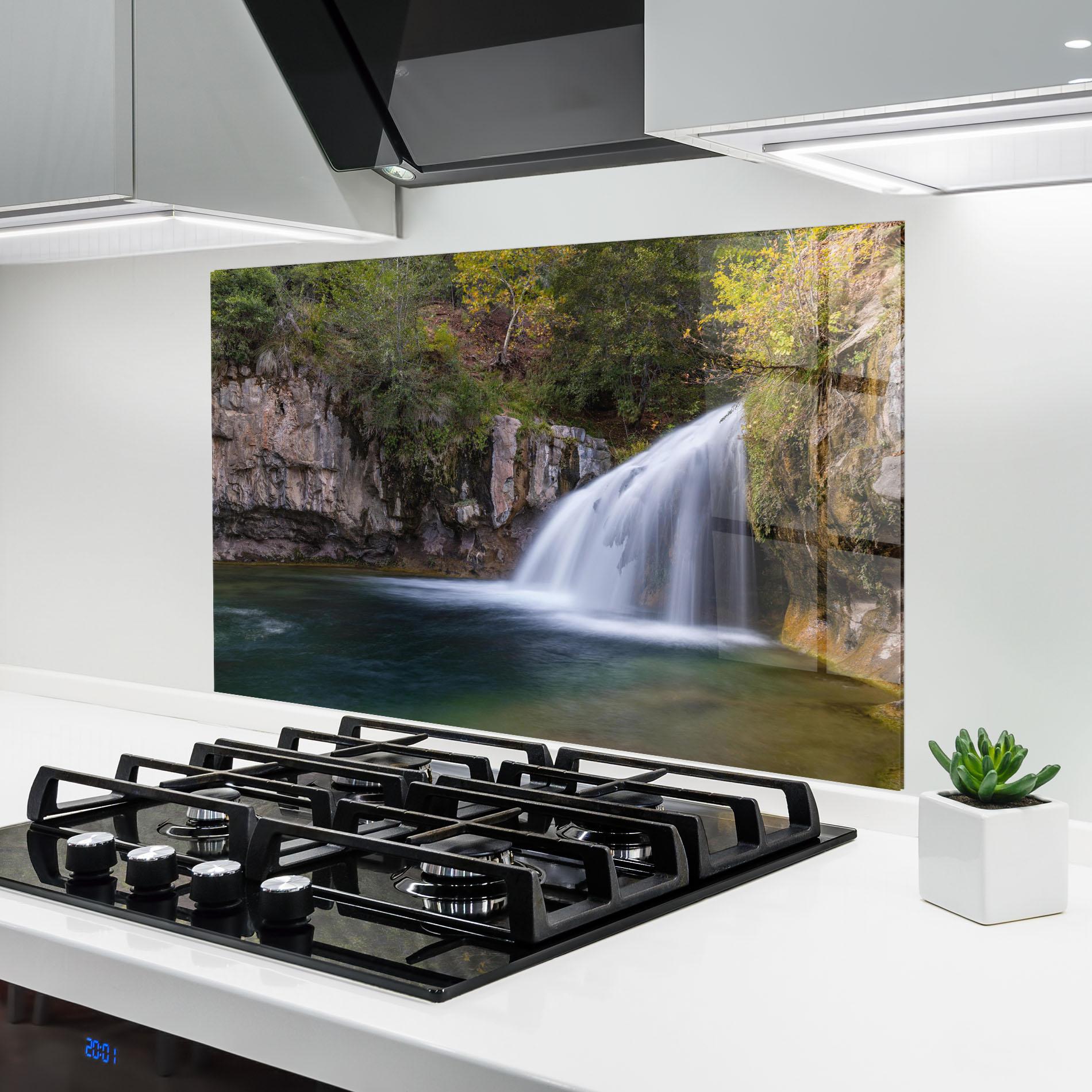 Küchenrückwand Glas White Waterfall mockup 6