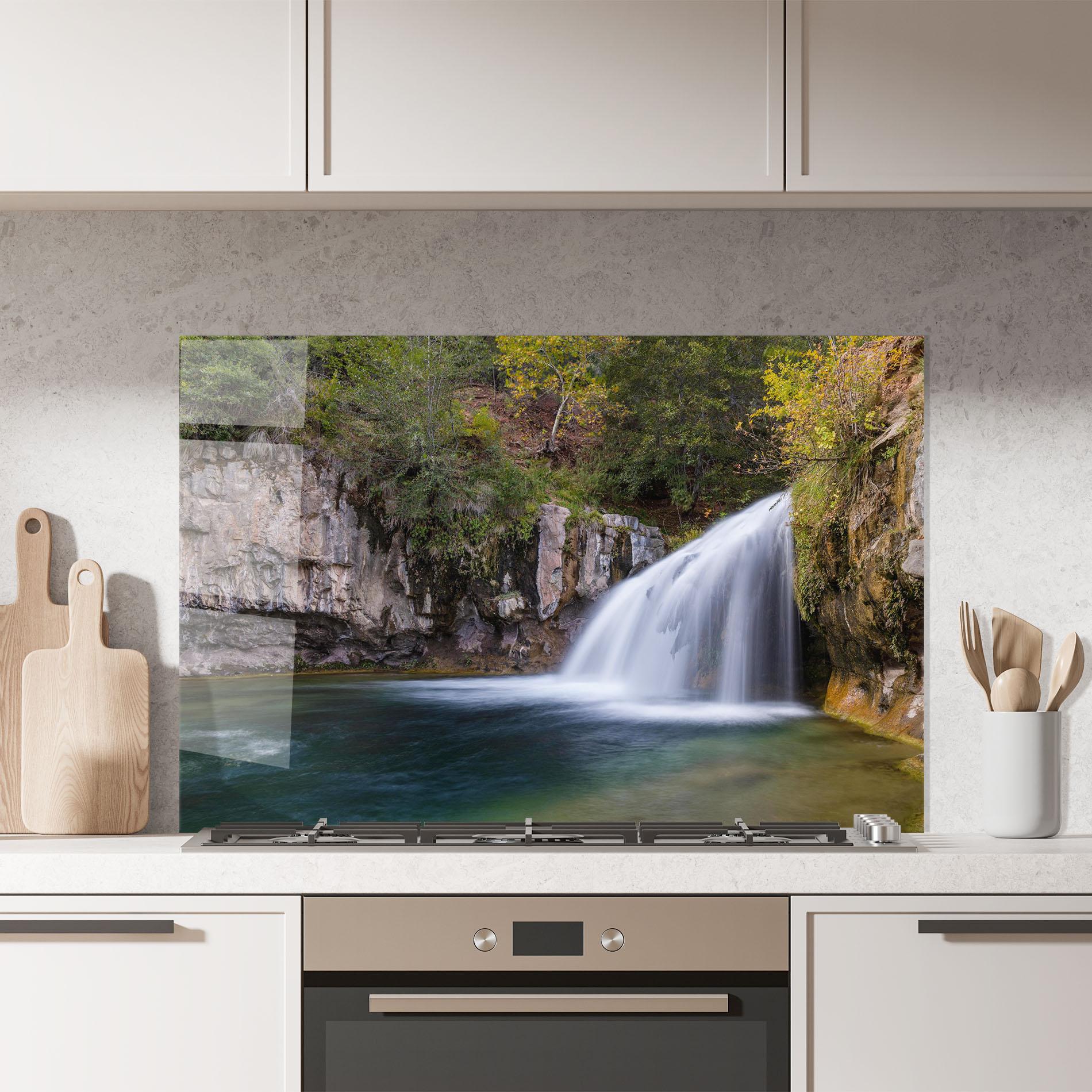 Küchenrückwand Glas White Waterfall mockup 7