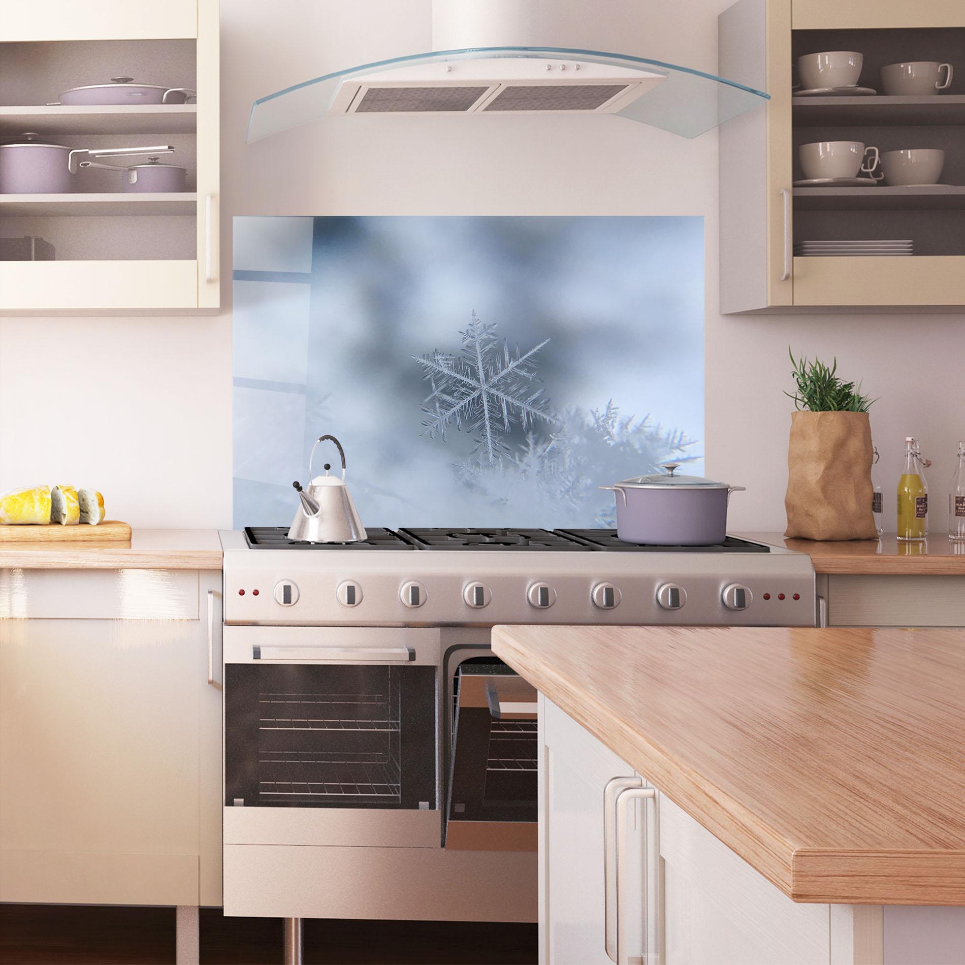 Küchenrückwand Glas Pretty Snowflake mockup 1