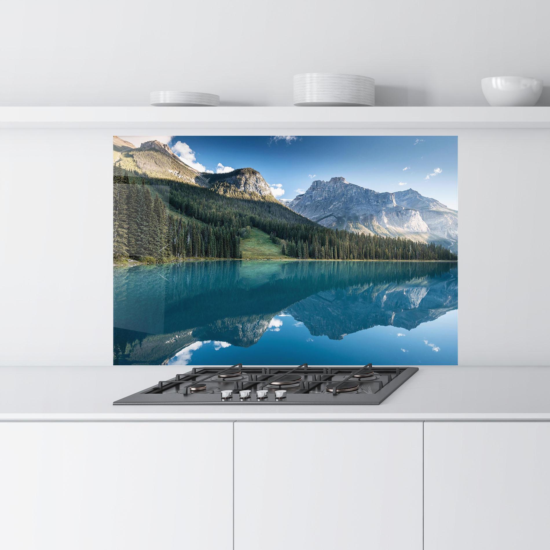 Küchenrückwand Glas Beautiful Emerald Lake mockup 9
