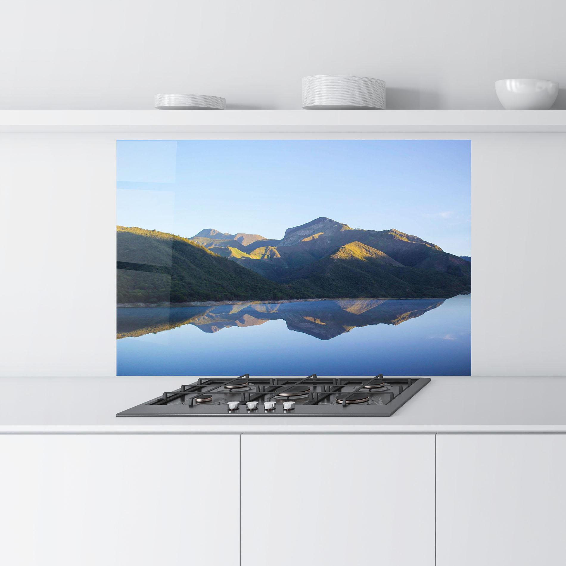 Küchenrückwand Glas Blue Nice Lake mockup 9