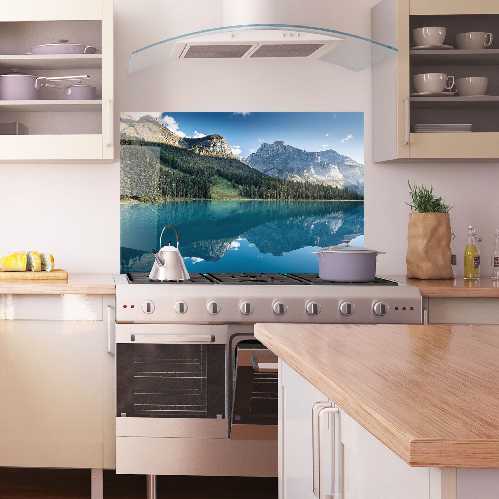 Küchenrückwand Glas Beautiful Emerald Lake mockup 1