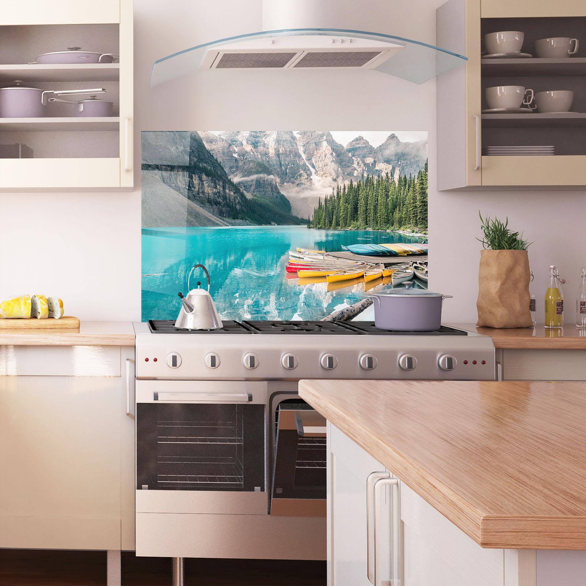 Küchenrückwand Glas Beautiful Moraine Lake mockup 1