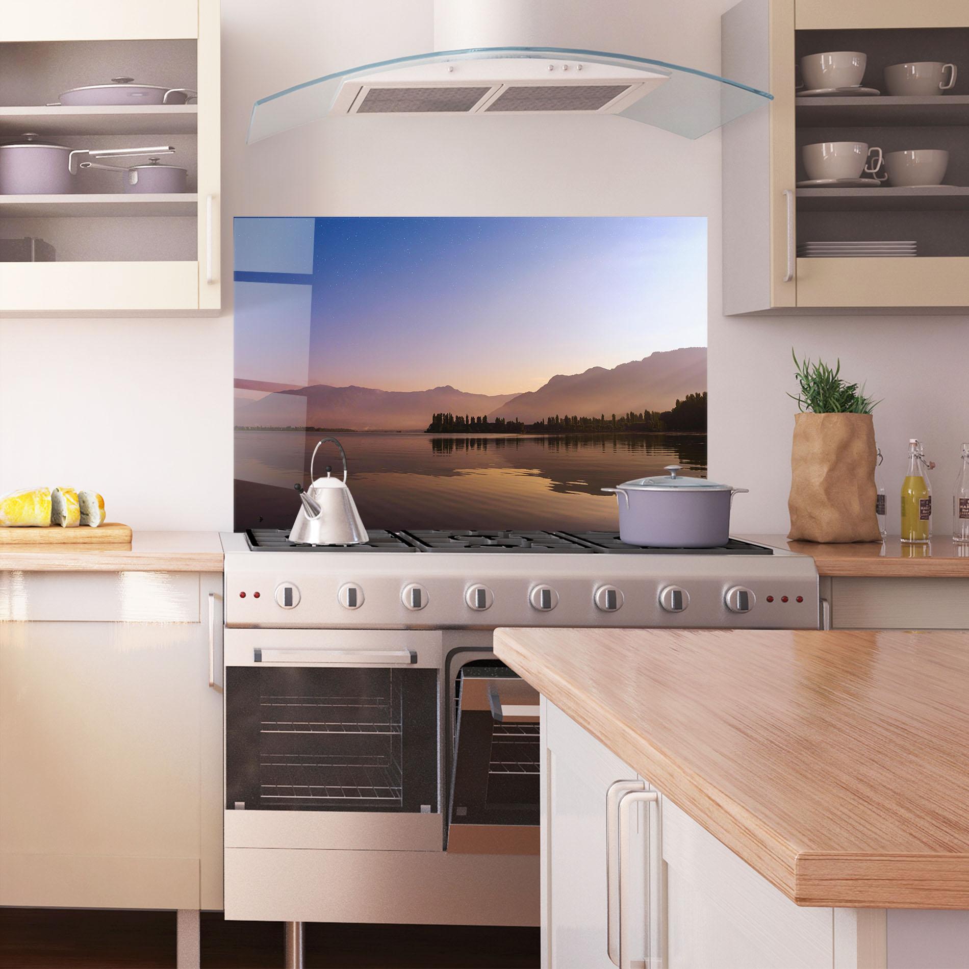 Küchenrückwand Glas Brown Light Lake mockup 1