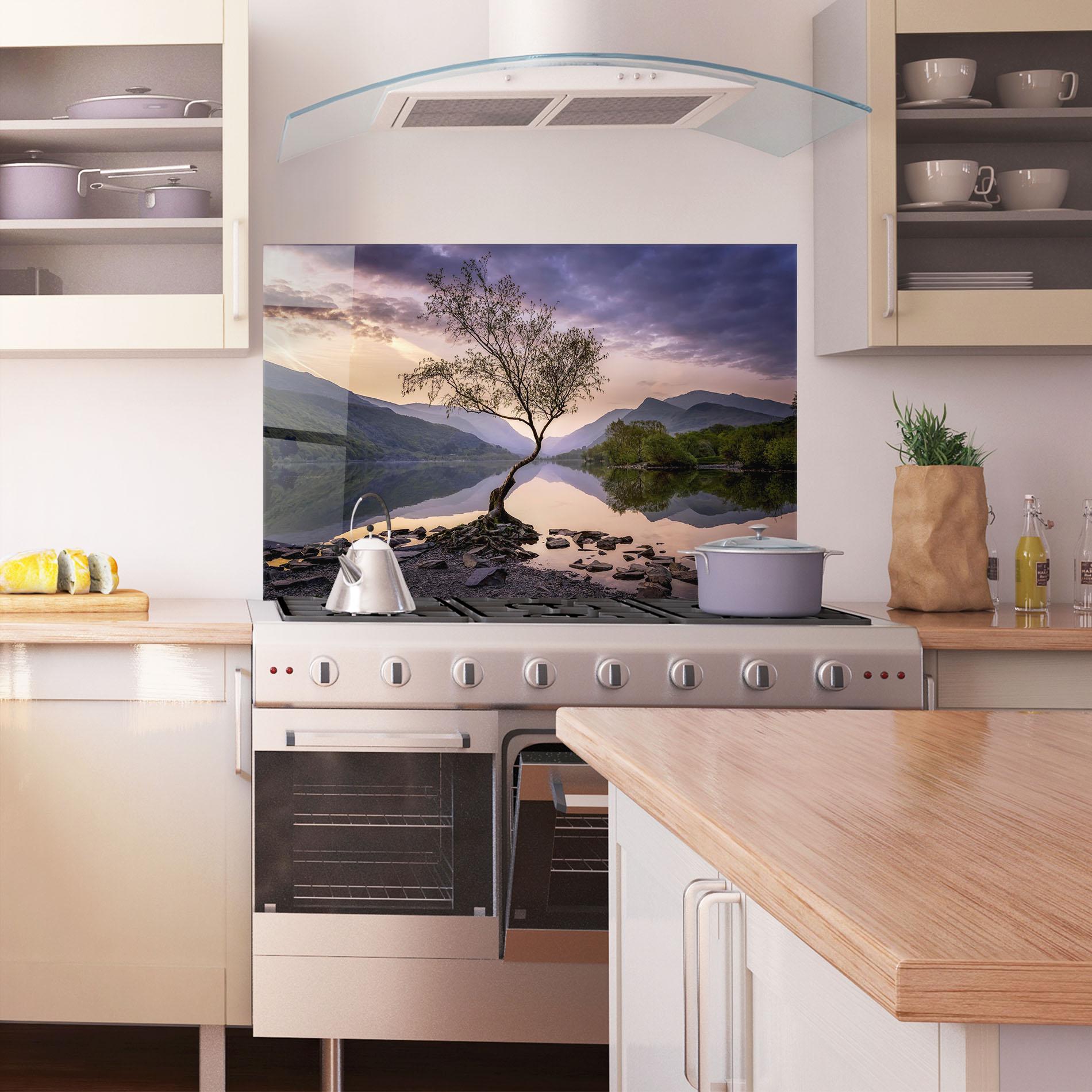 Küchenrückwand Glas Lone Tree mockup 1