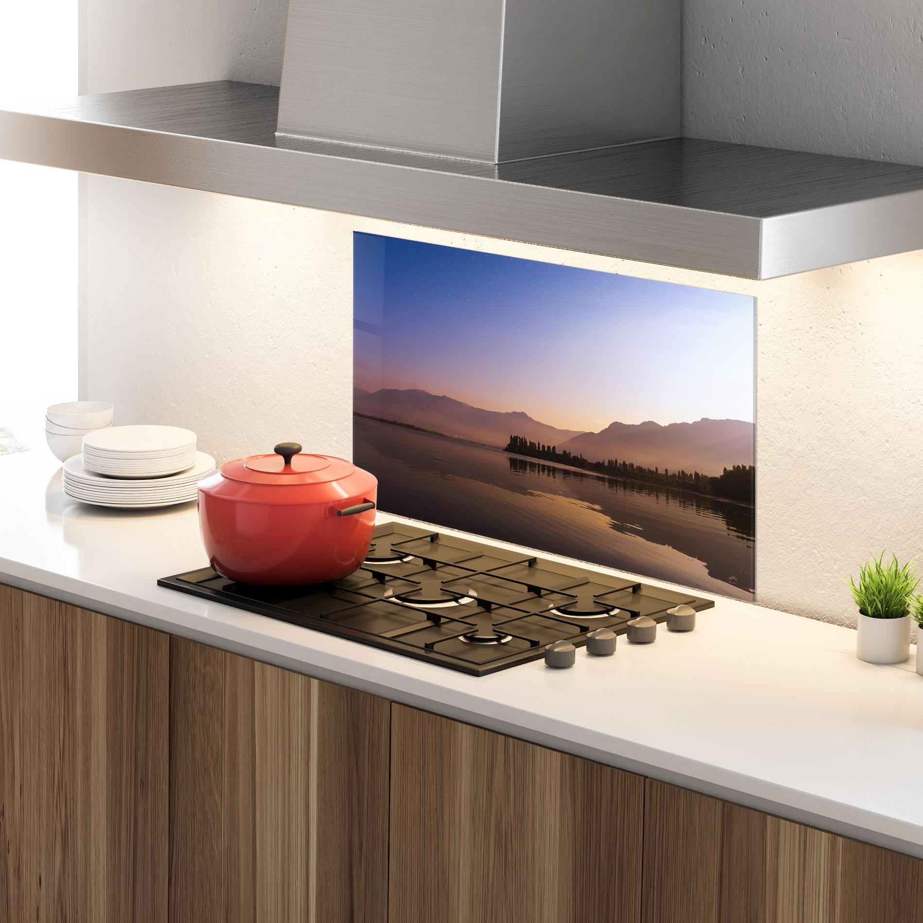 Küchenrückwand Glas Brown Light Lake mockup 4