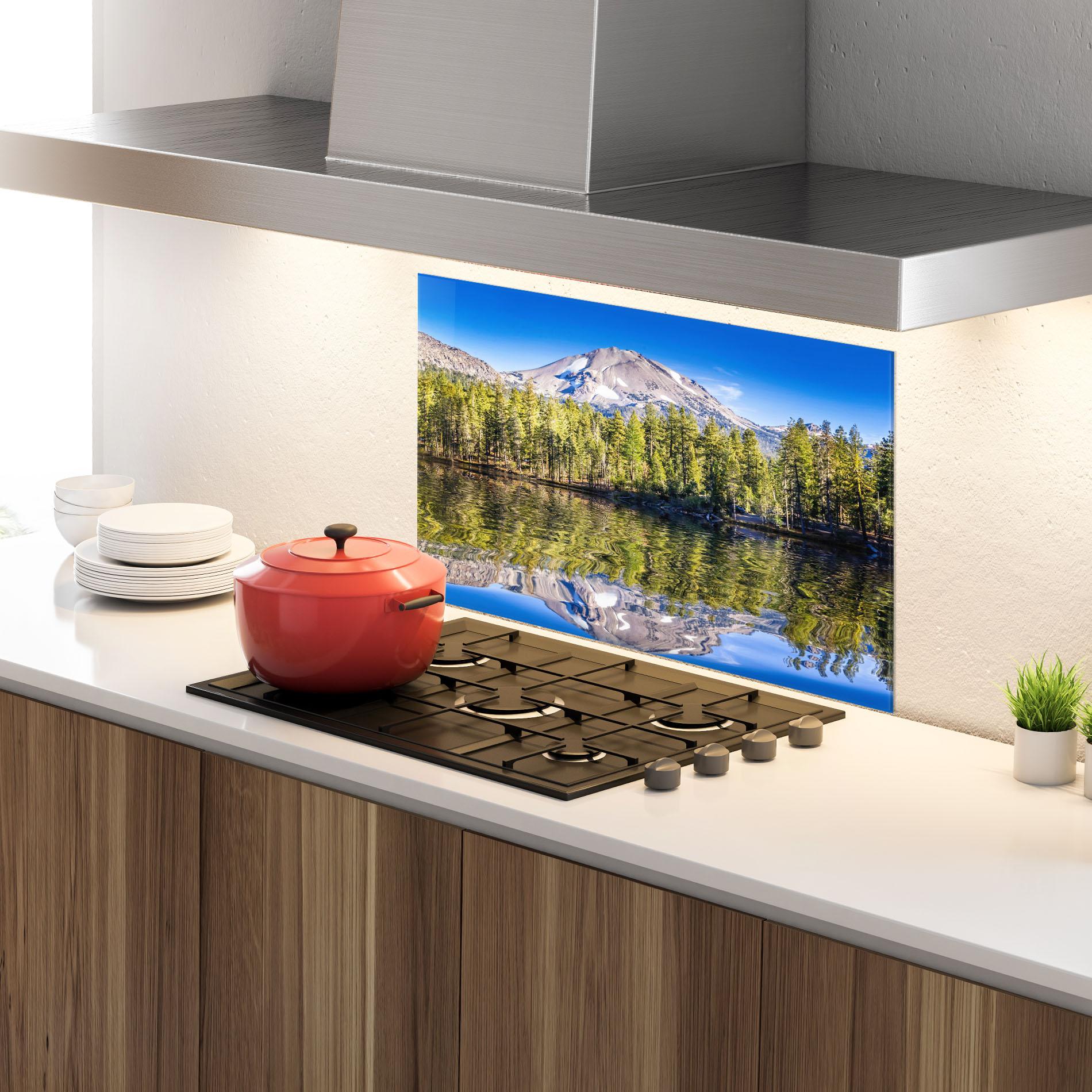 Küchenrückwand Glas Green Tree Lake mockup 4