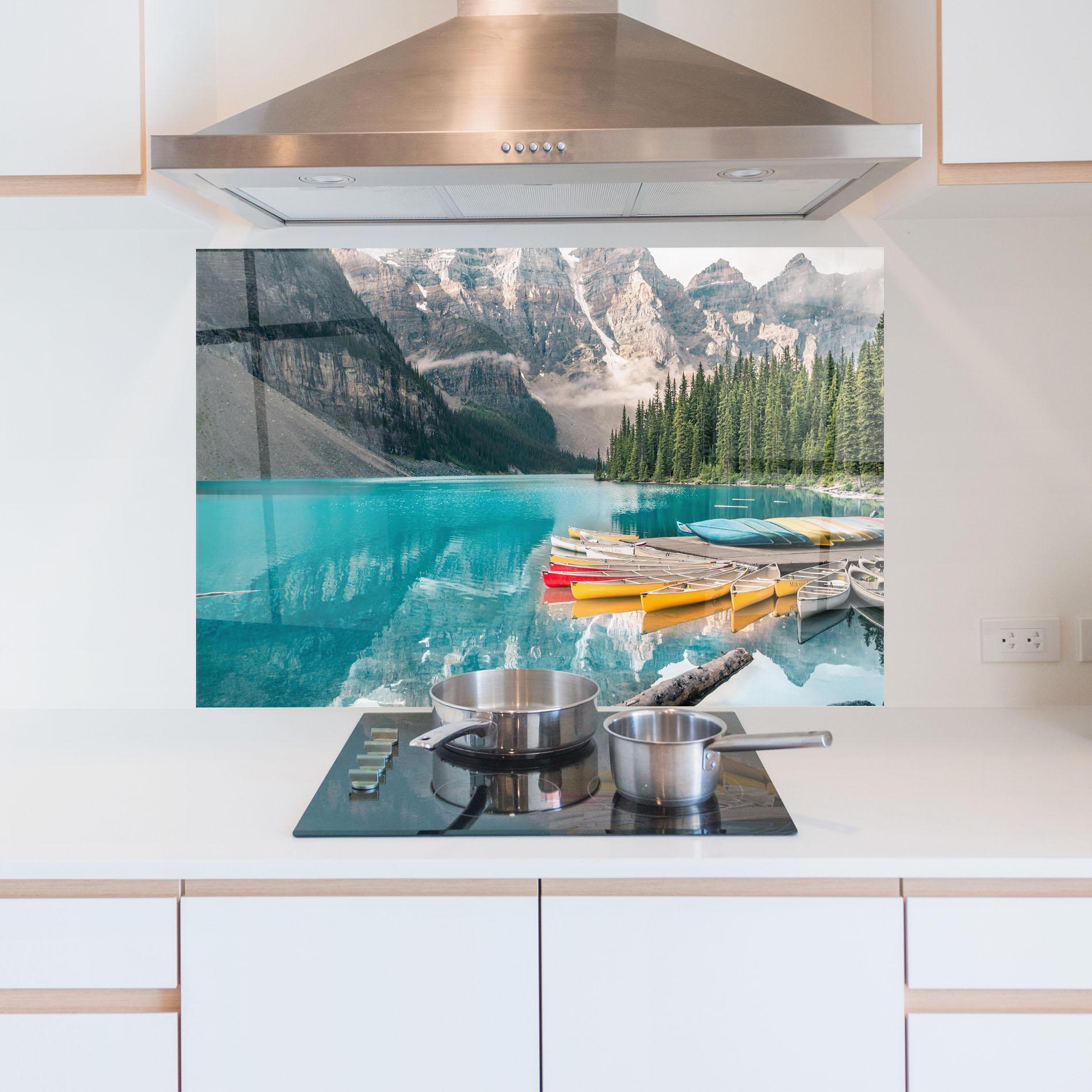 Küchenrückwand Glas Beautiful Moraine Lake mockup 5