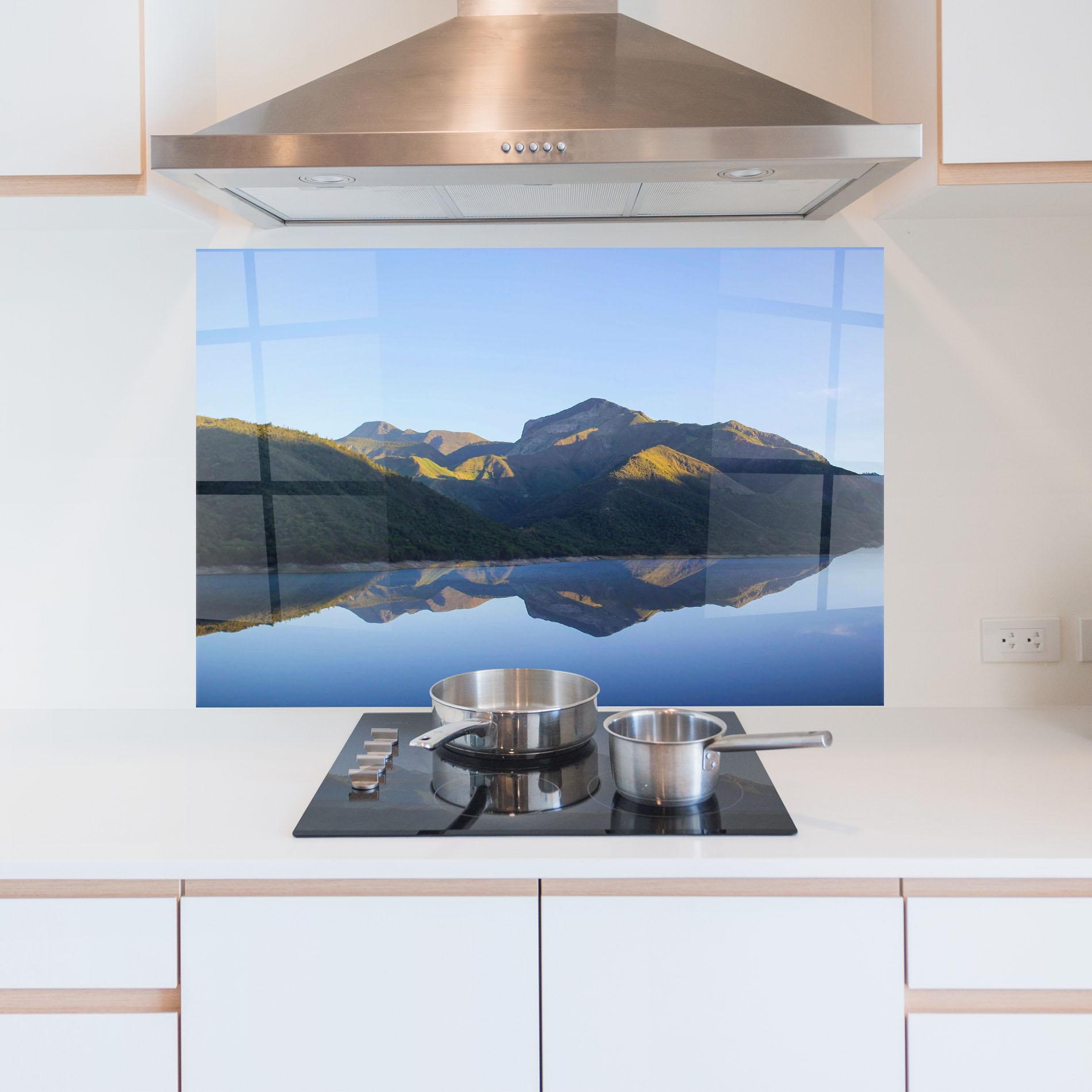 Küchenrückwand Glas Blue Nice Lake mockup 5