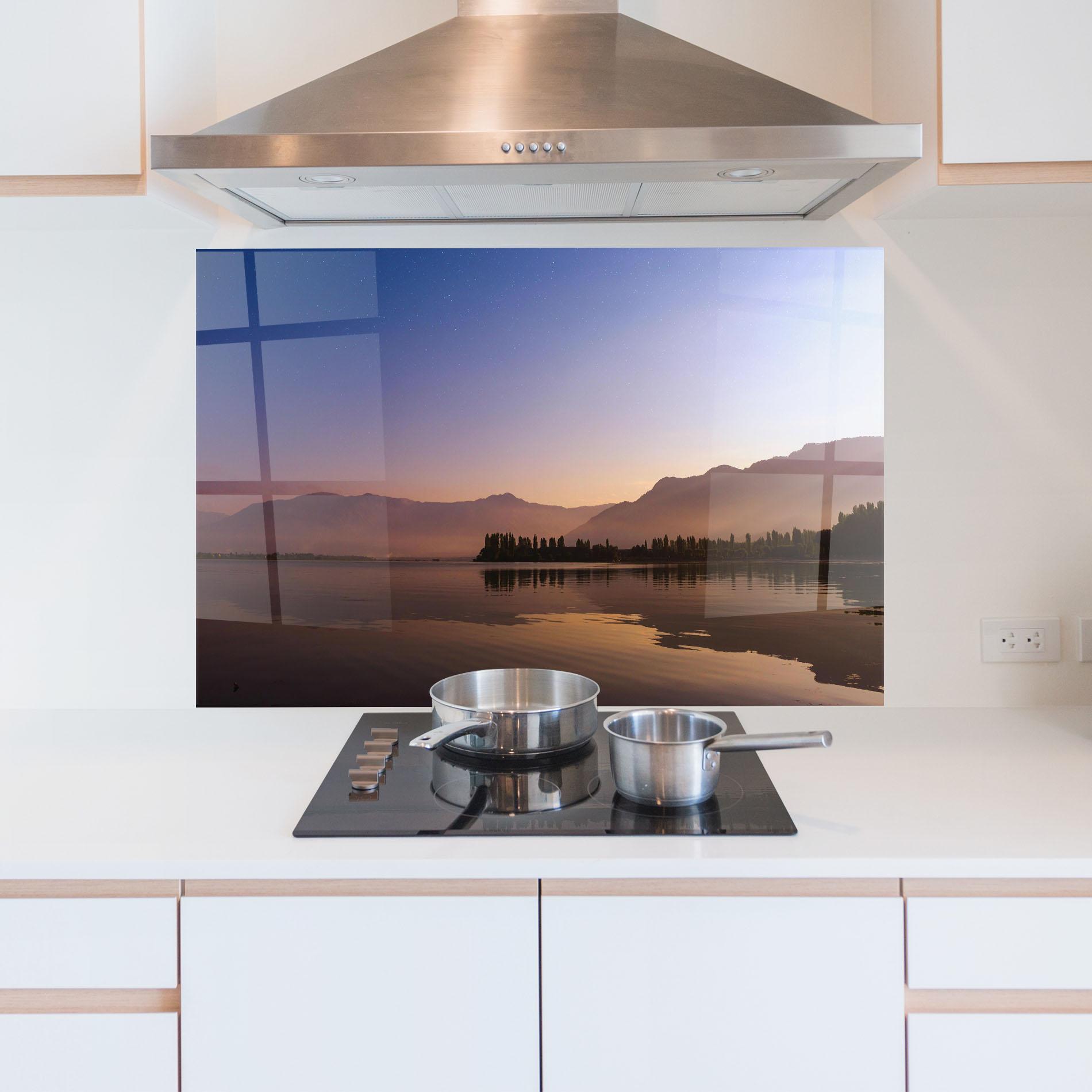 Küchenrückwand Glas Brown Light Lake mockup 5