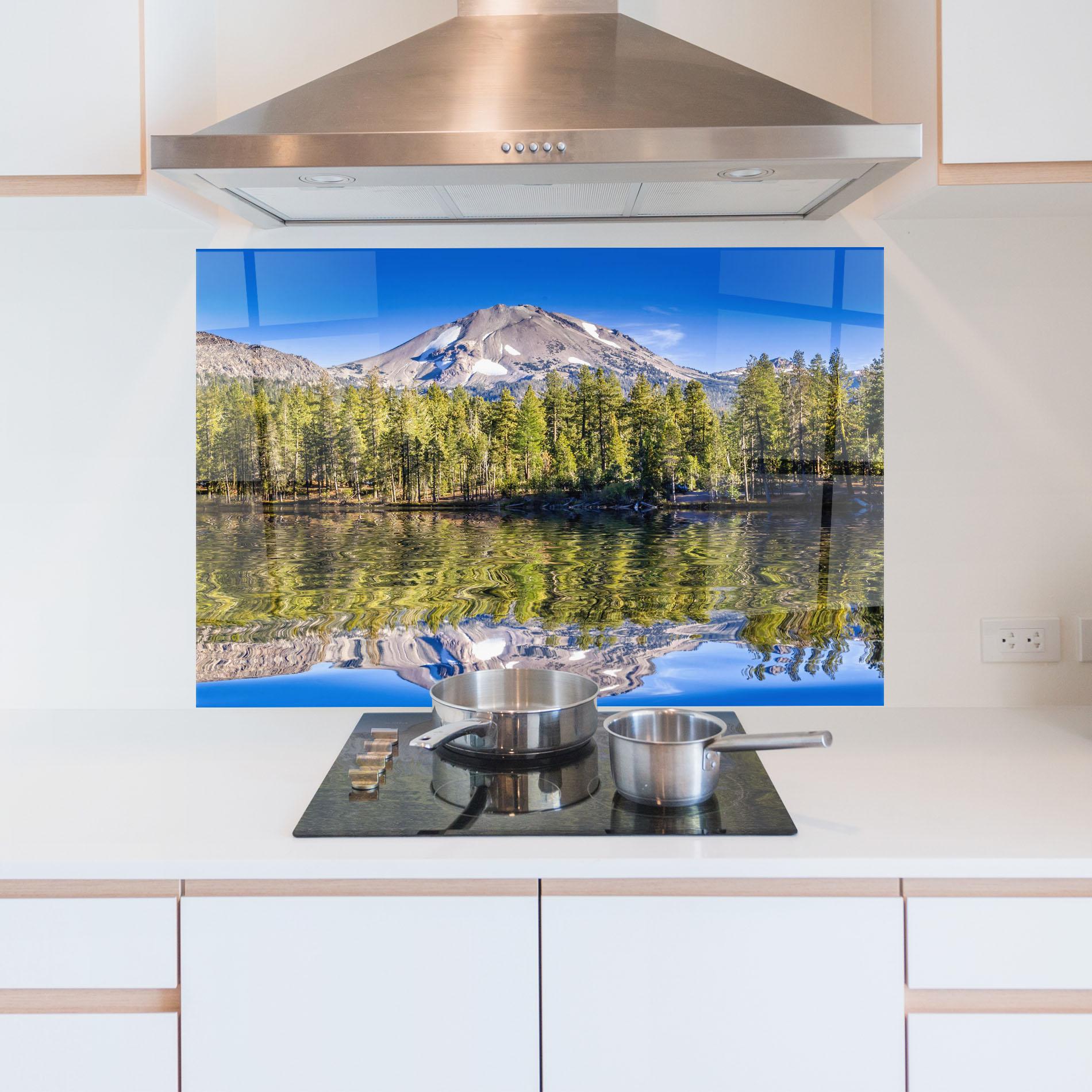 Küchenrückwand Glas Green Tree Lake mockup 5