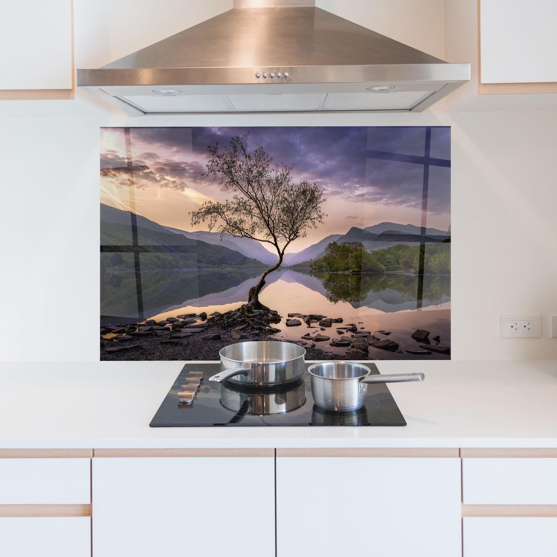 Küchenrückwand Glas Lone Tree mockup 5