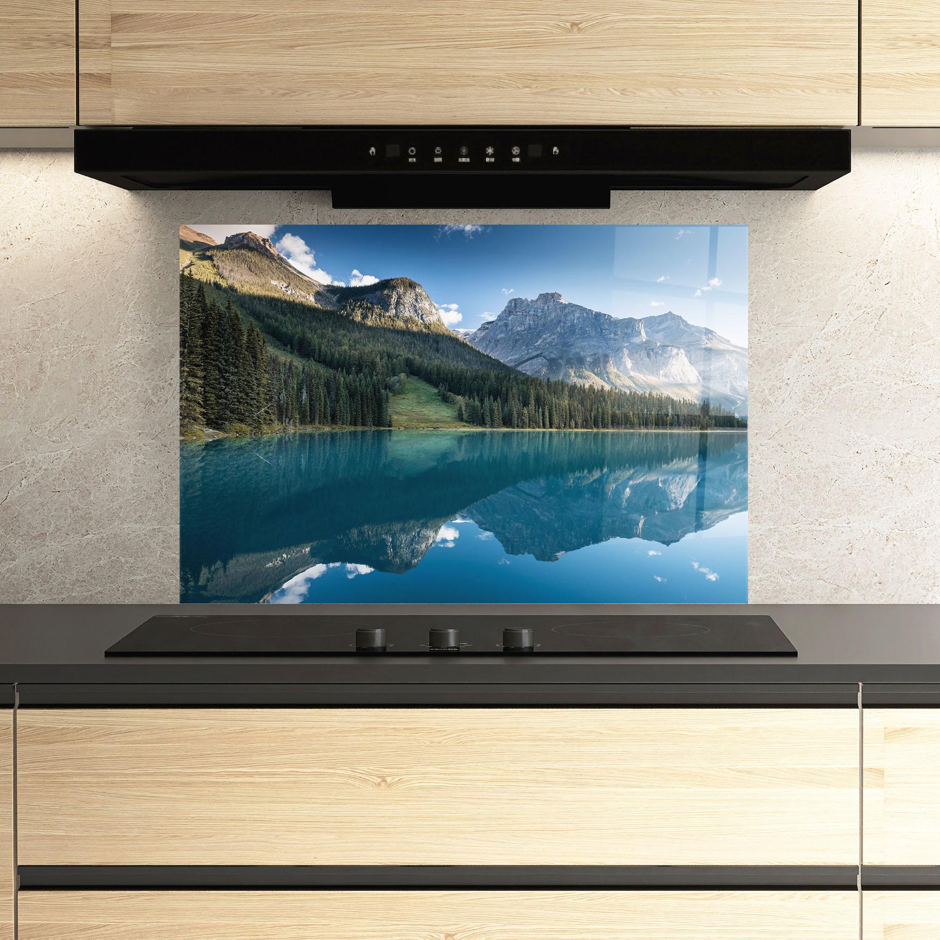 Küchenrückwand Glas Beautiful Emerald Lake mockup 3