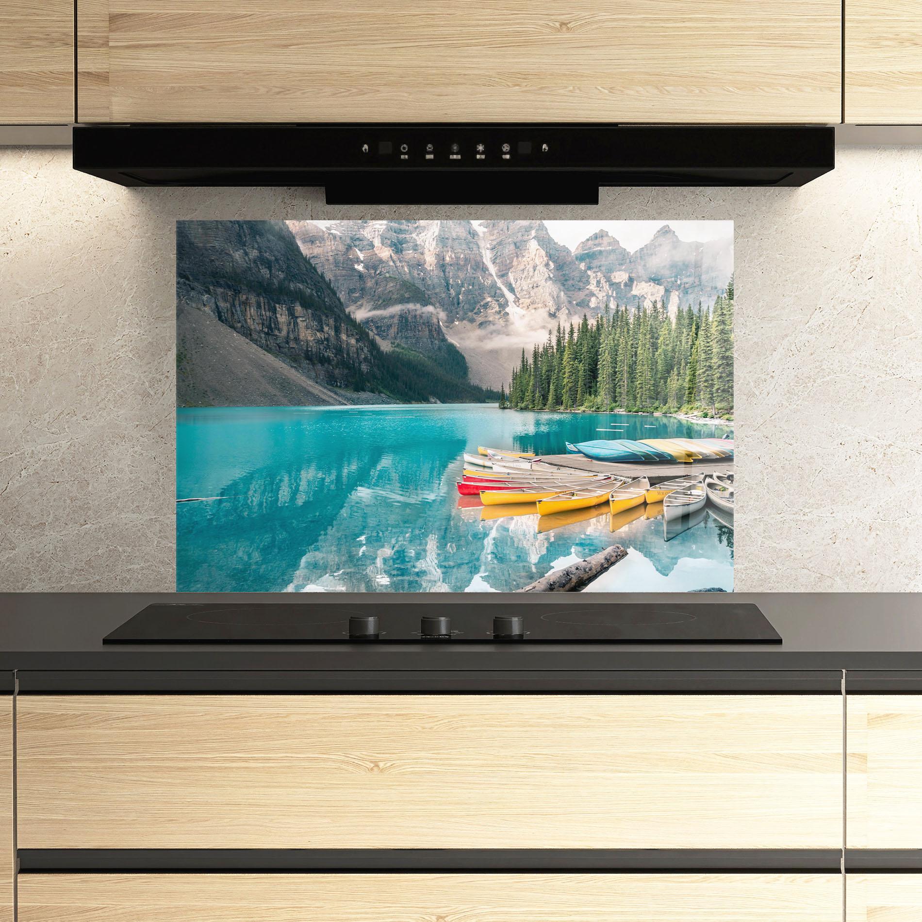 Küchenrückwand Glas Beautiful Moraine Lake mockup 3