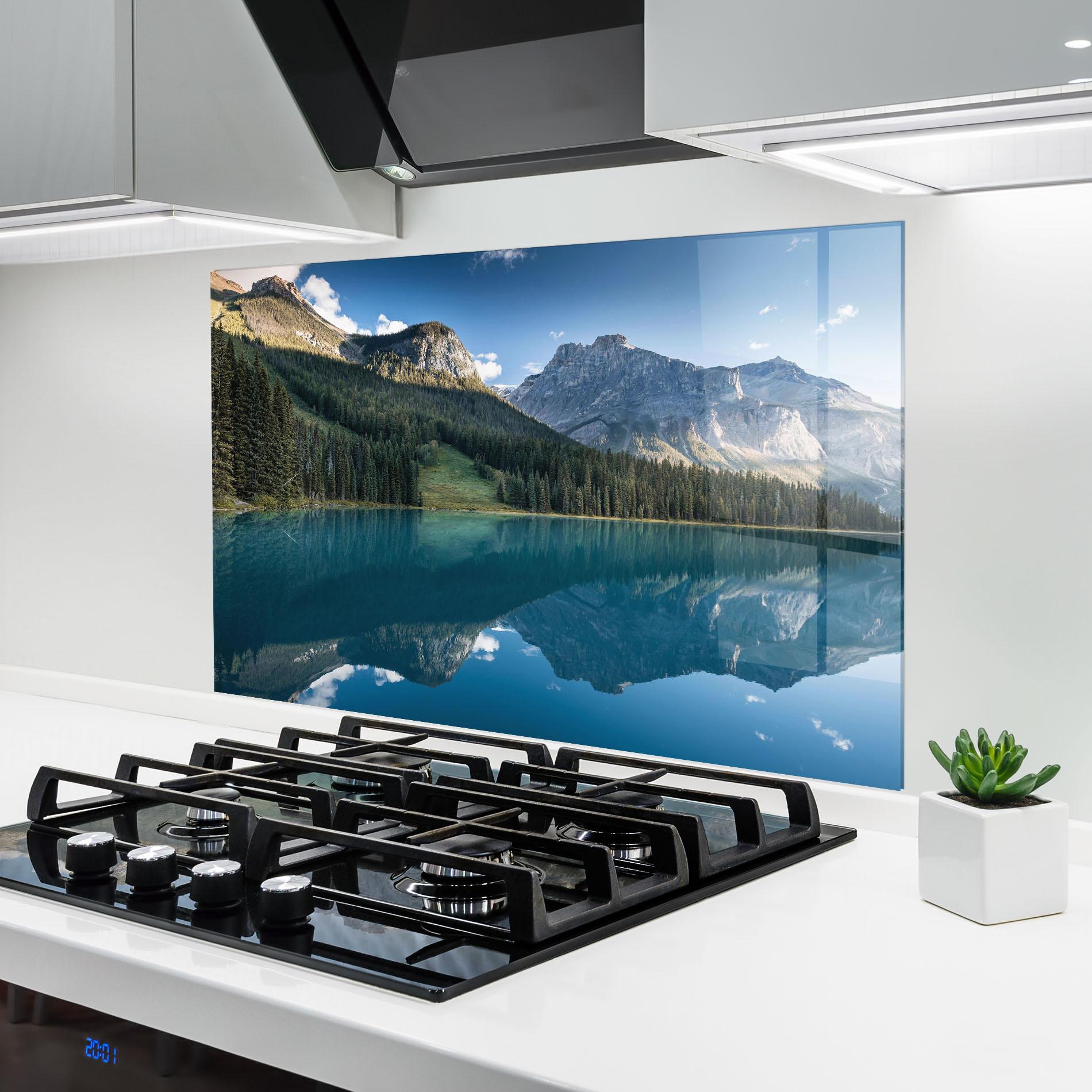 Küchenrückwand Glas Beautiful Emerald Lake mockup 6