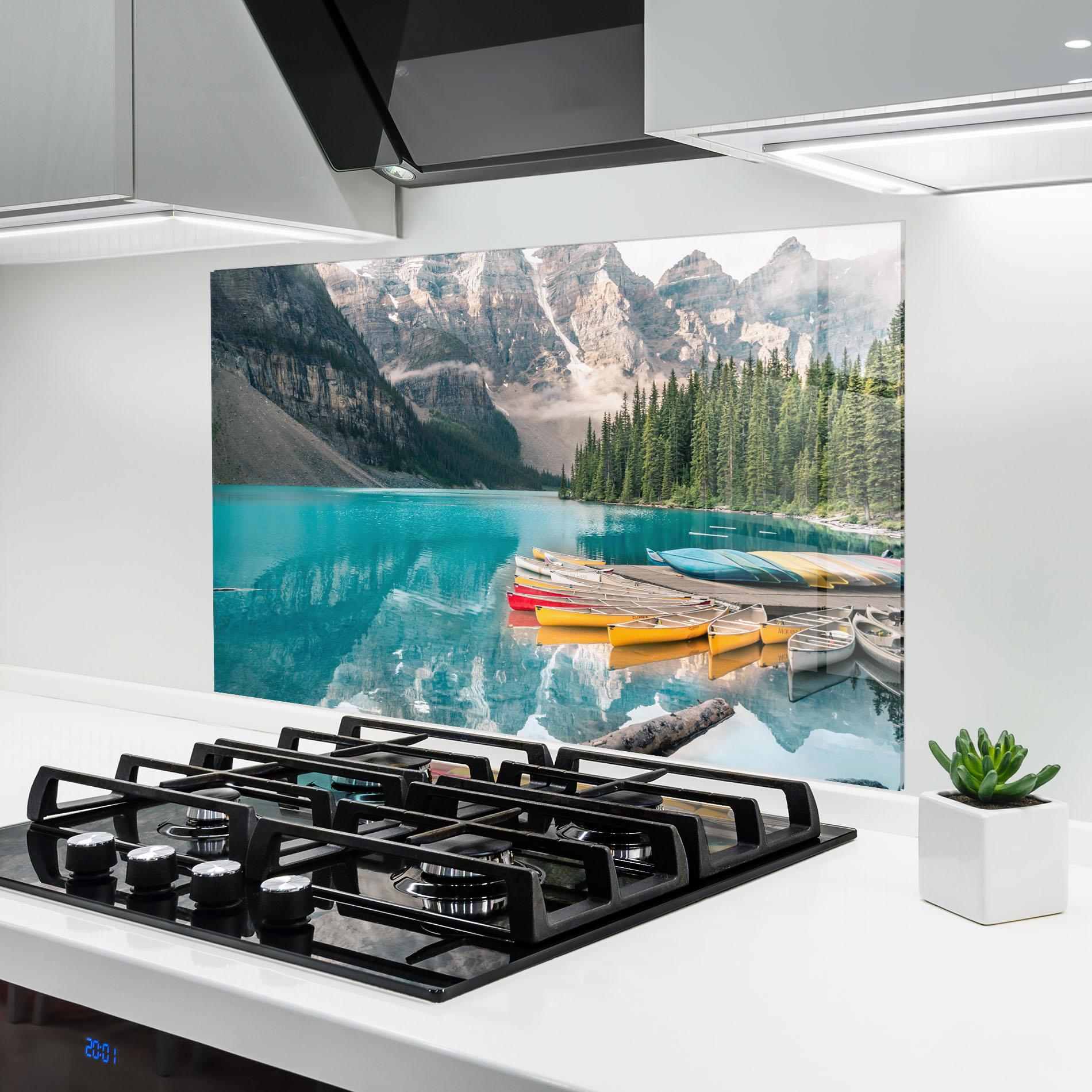 Küchenrückwand Glas Beautiful Moraine Lake mockup 6