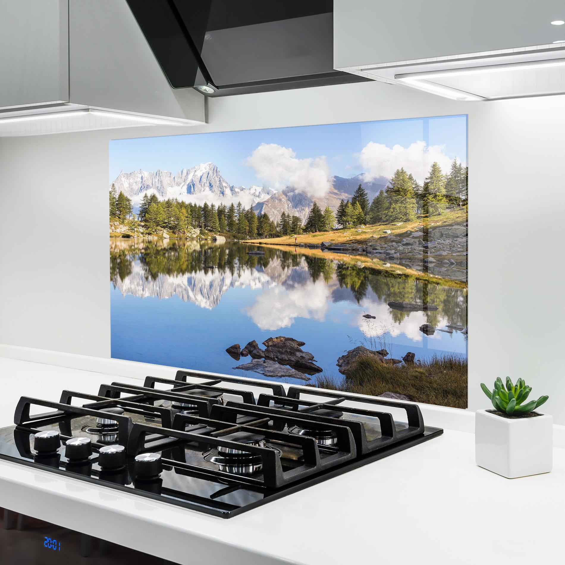 Küchenrückwand Glas Mountain Reflection mockup 6