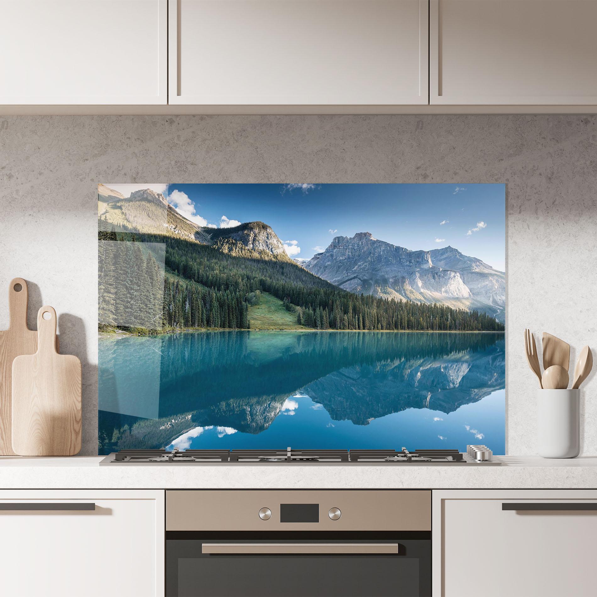 Küchenrückwand Glas Beautiful Emerald Lake mockup 7