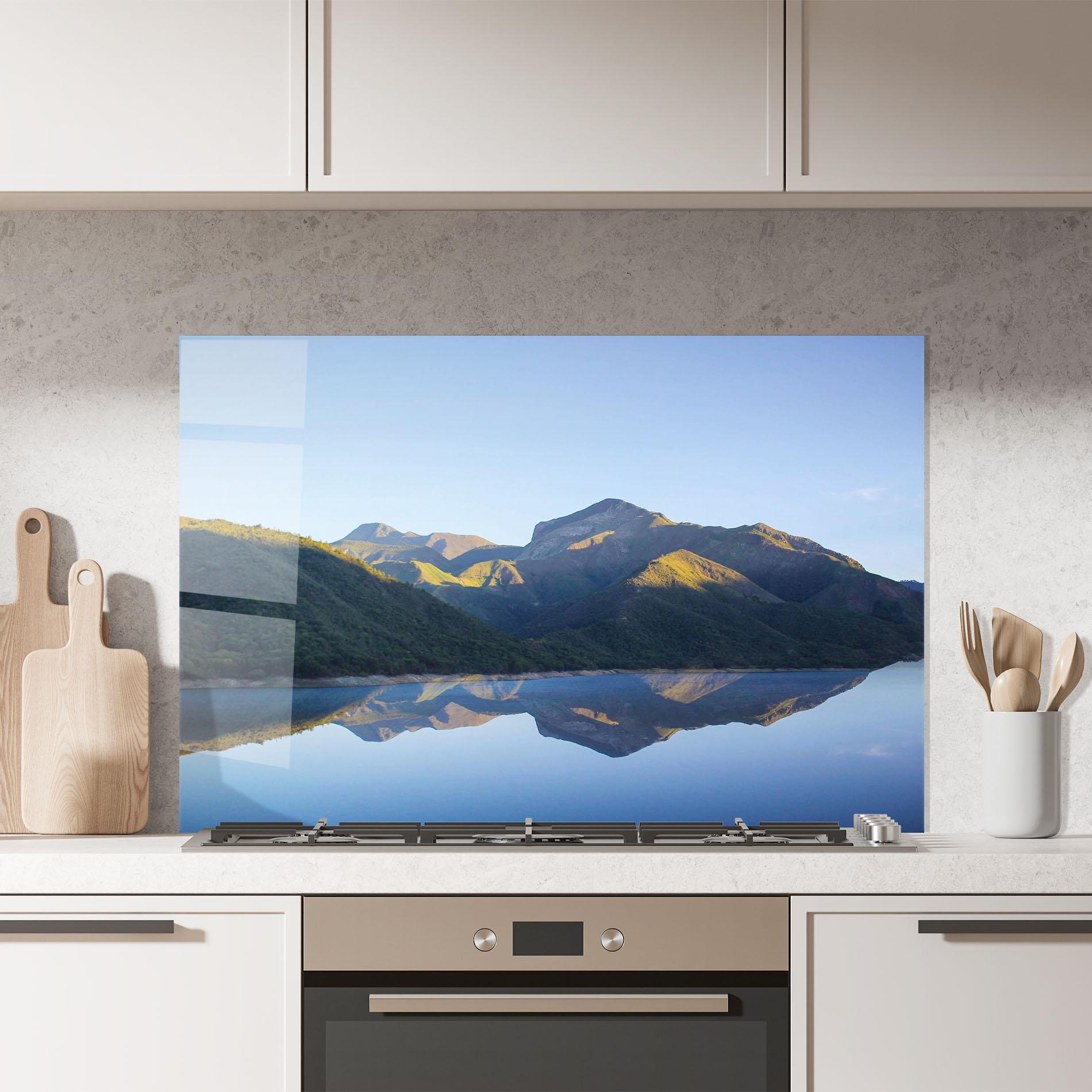 Küchenrückwand Glas Blue Nice Lake mockup 7