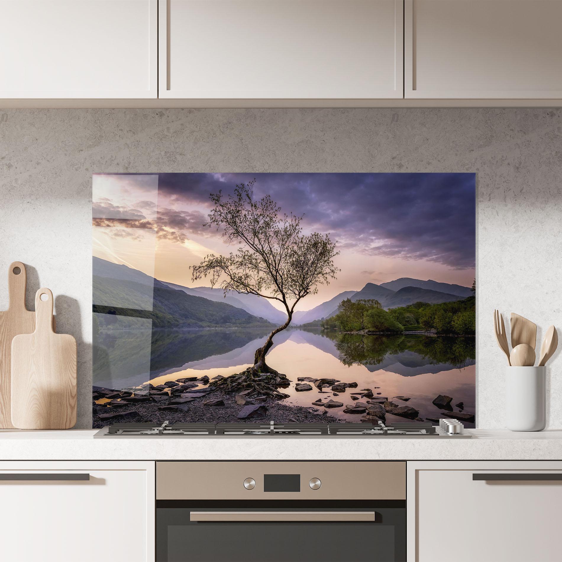 Küchenrückwand Glas Lone Tree mockup 7