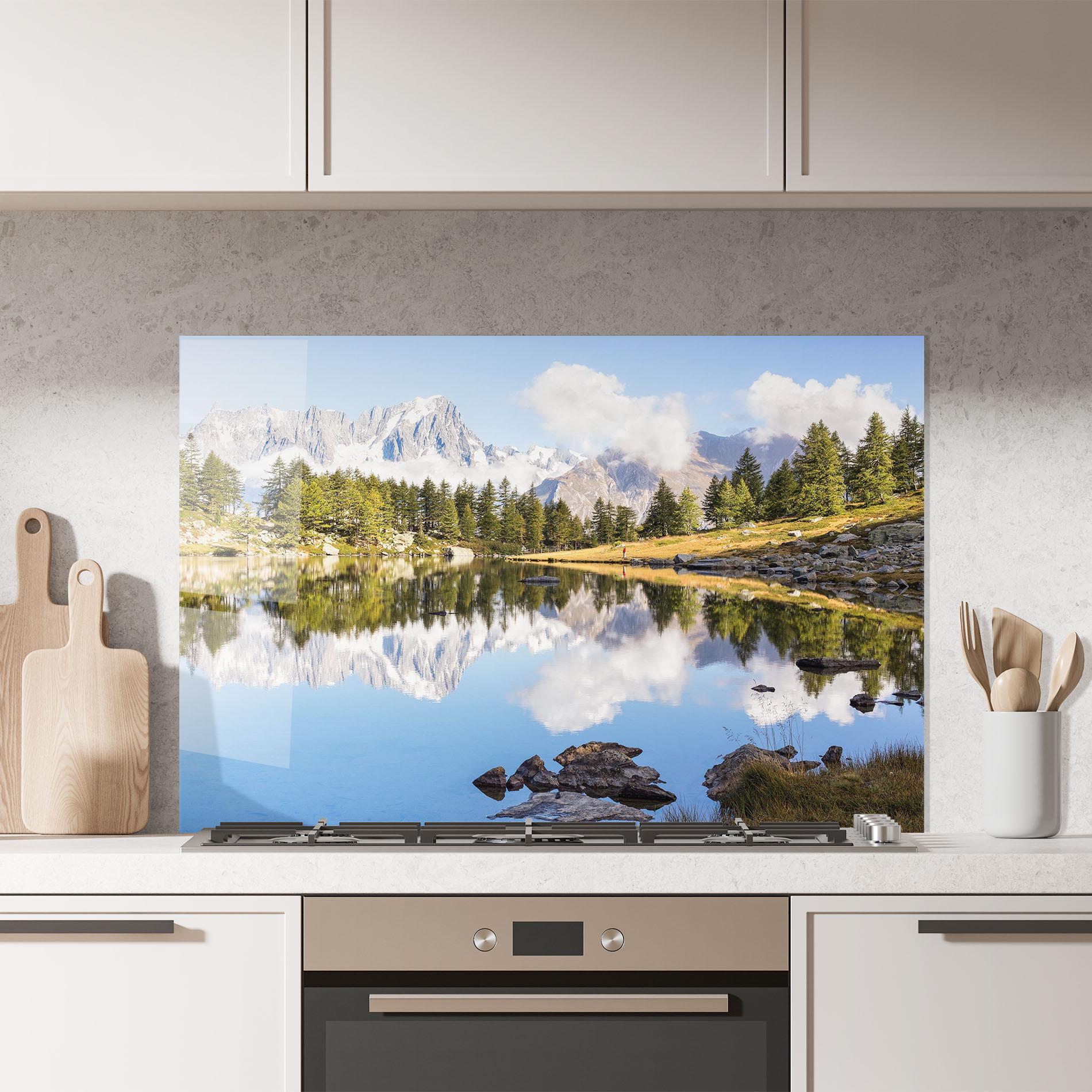 Küchenrückwand Glas Mountain Reflection mockup 7