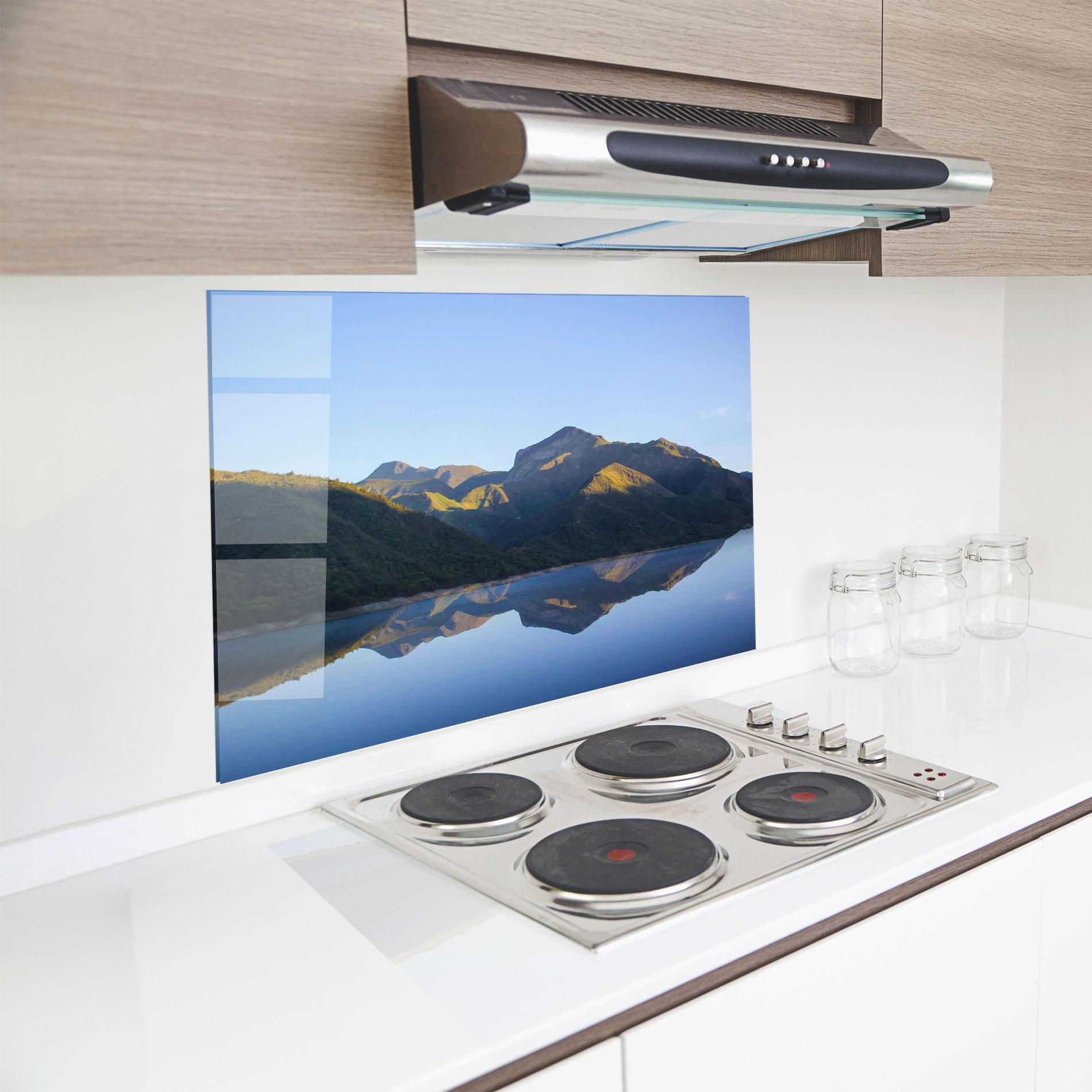 Küchenrückwand Glas Blue Nice Lake mockup 8