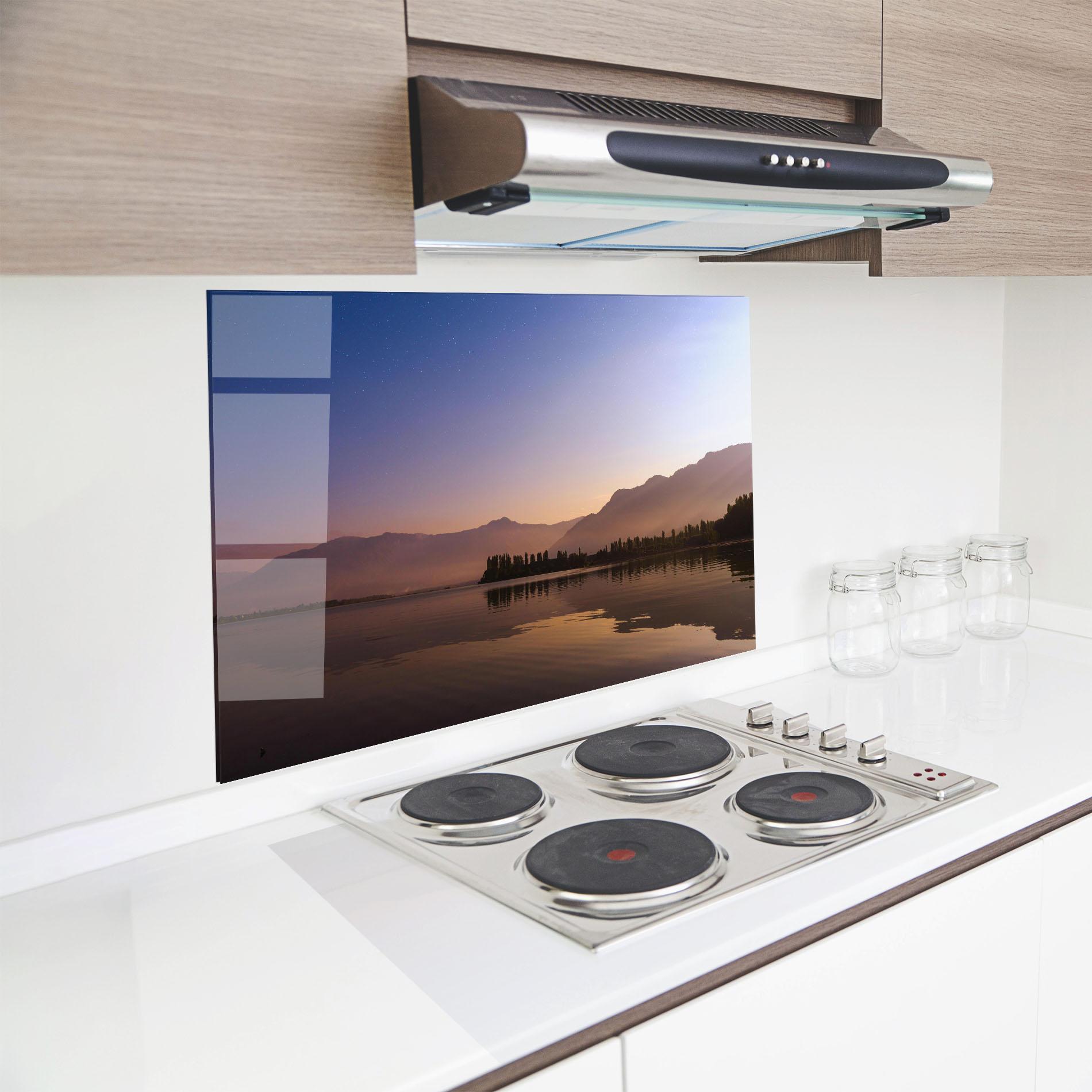 Küchenrückwand Glas Brown Light Lake mockup 8