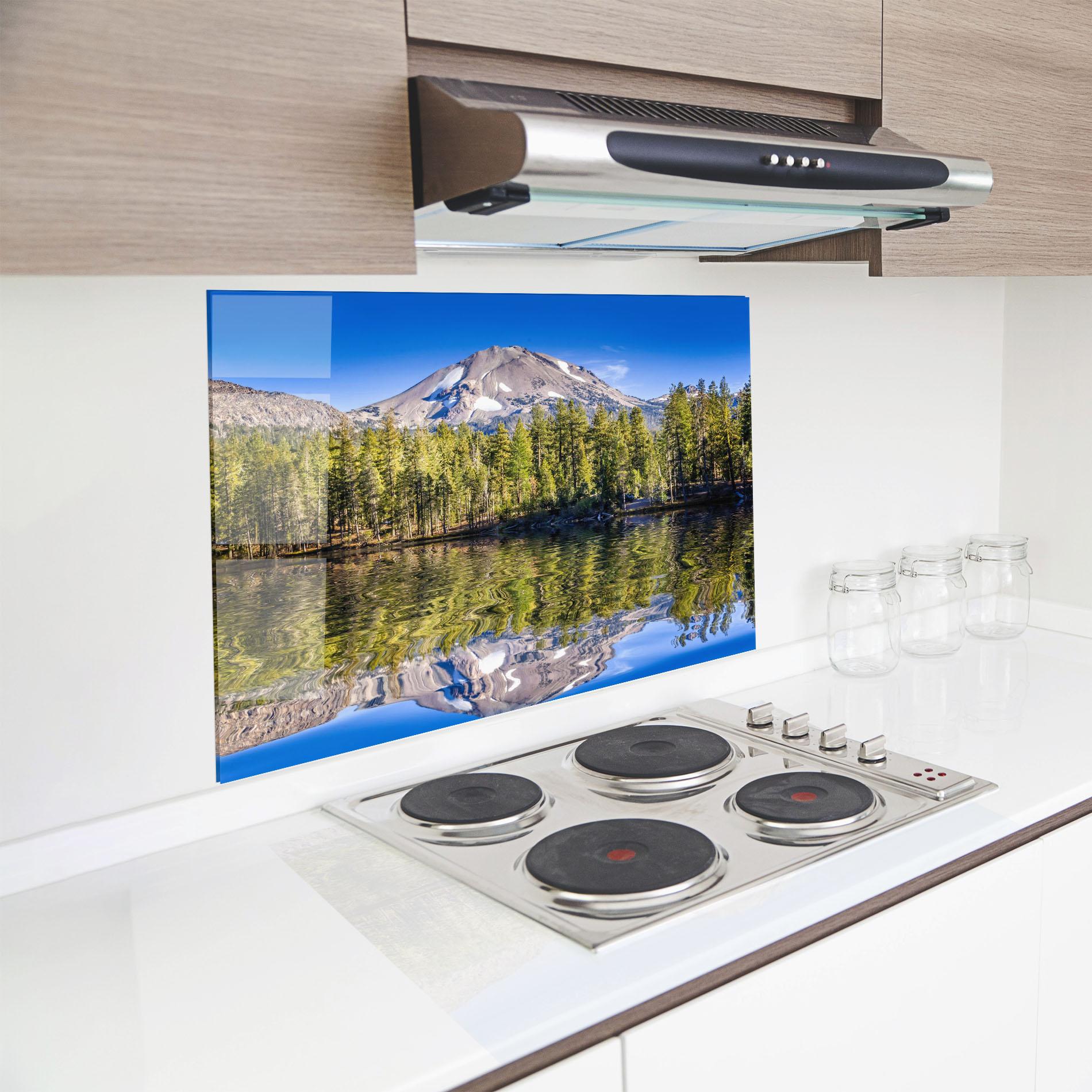 Küchenrückwand Glas Green Tree Lake mockup 8