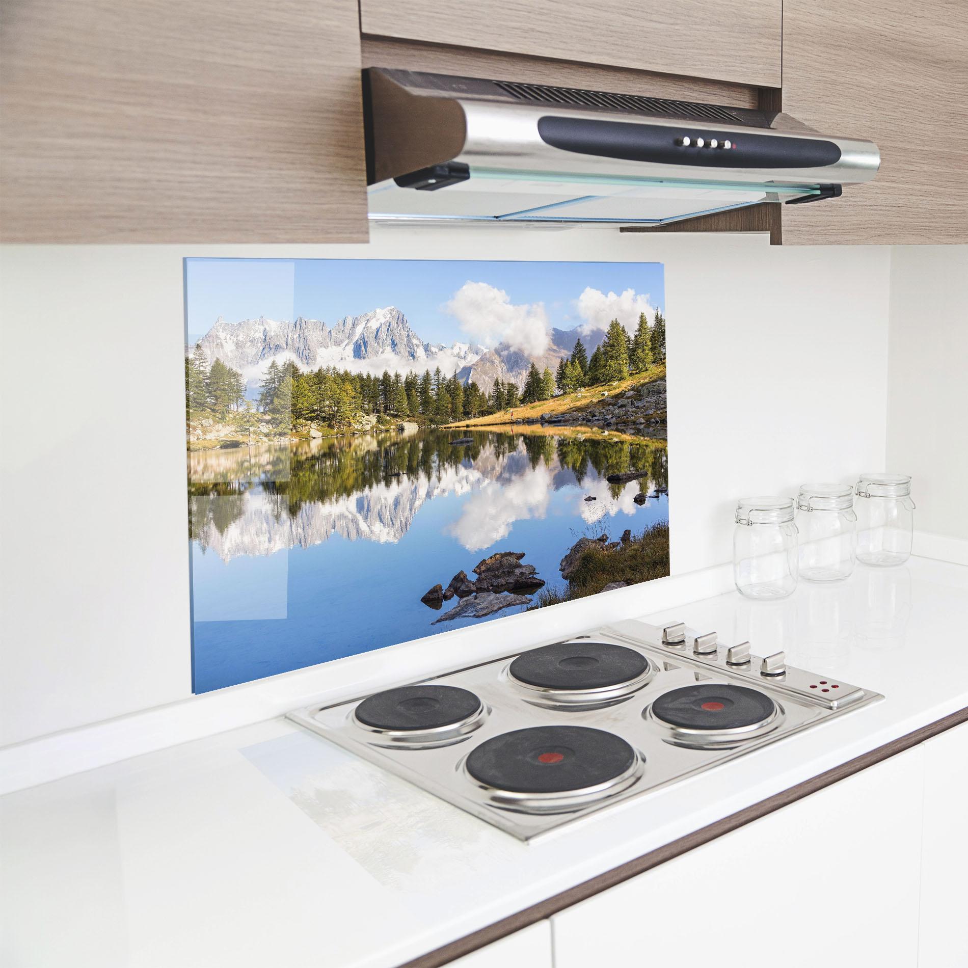 Küchenrückwand Glas Mountain Reflection mockup 8