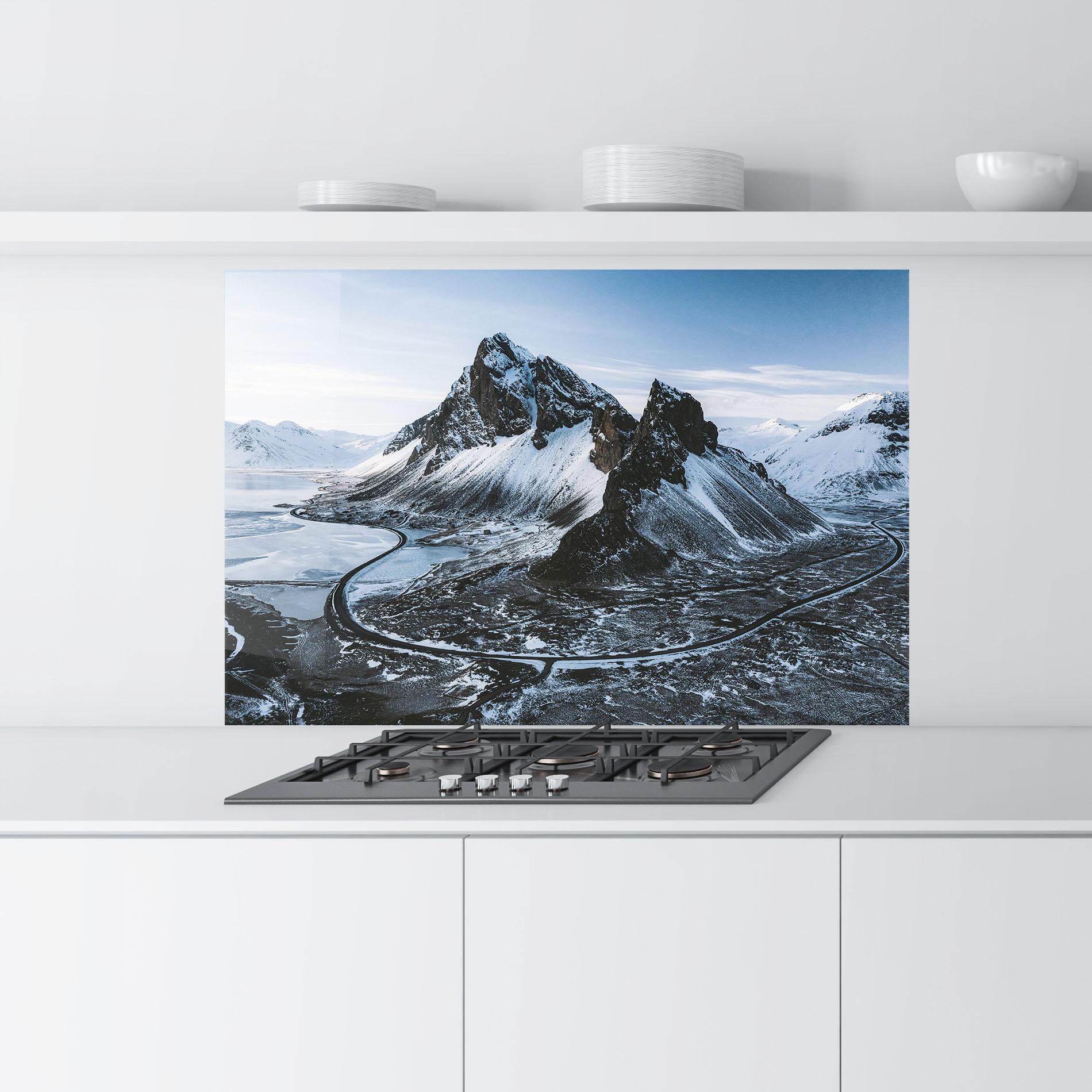 Küchenrückwand Glas Black Snowy Mountain mockup 9