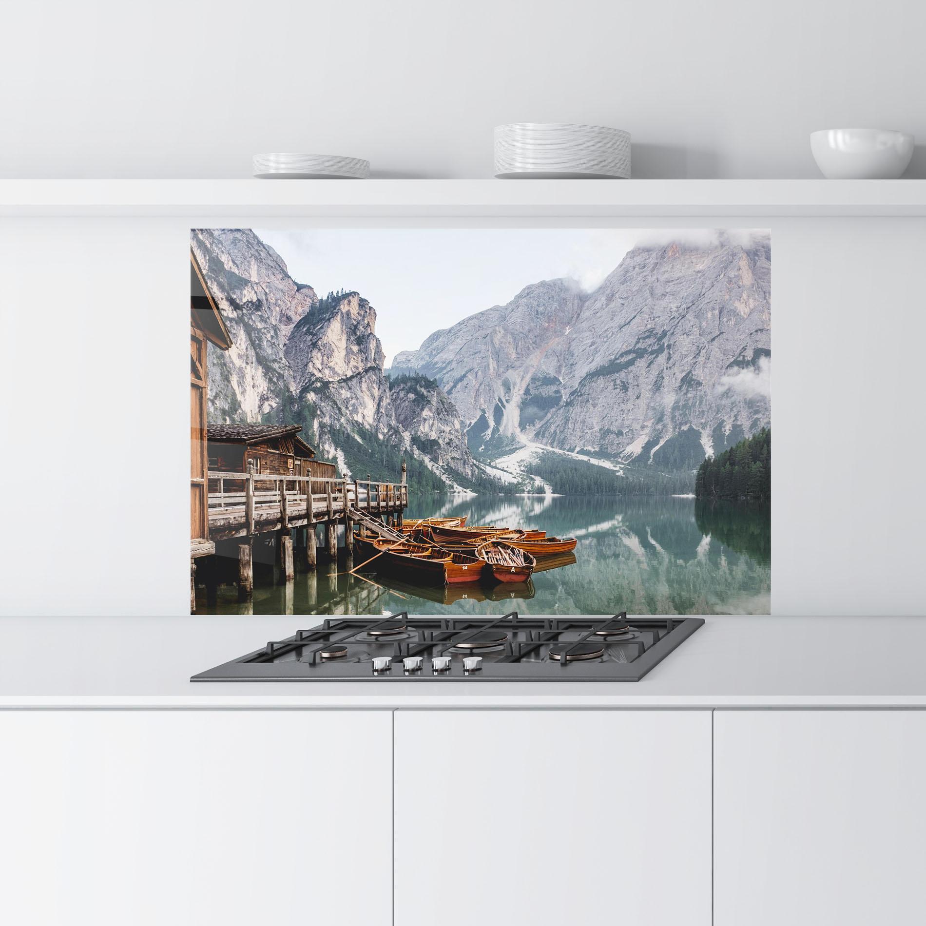 Küchenrückwand Glas Boat Lake Mountain mockup 9