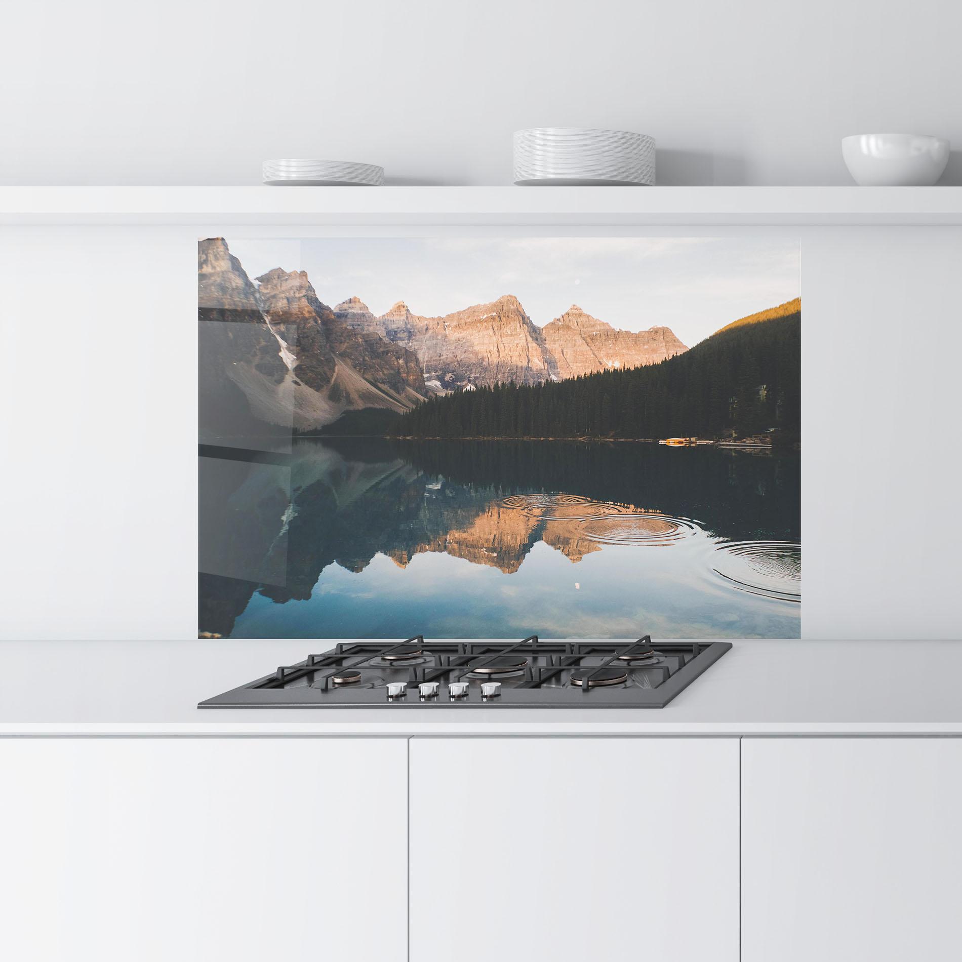 Küchenrückwand Glas Brown Mountain Lake mockup 9