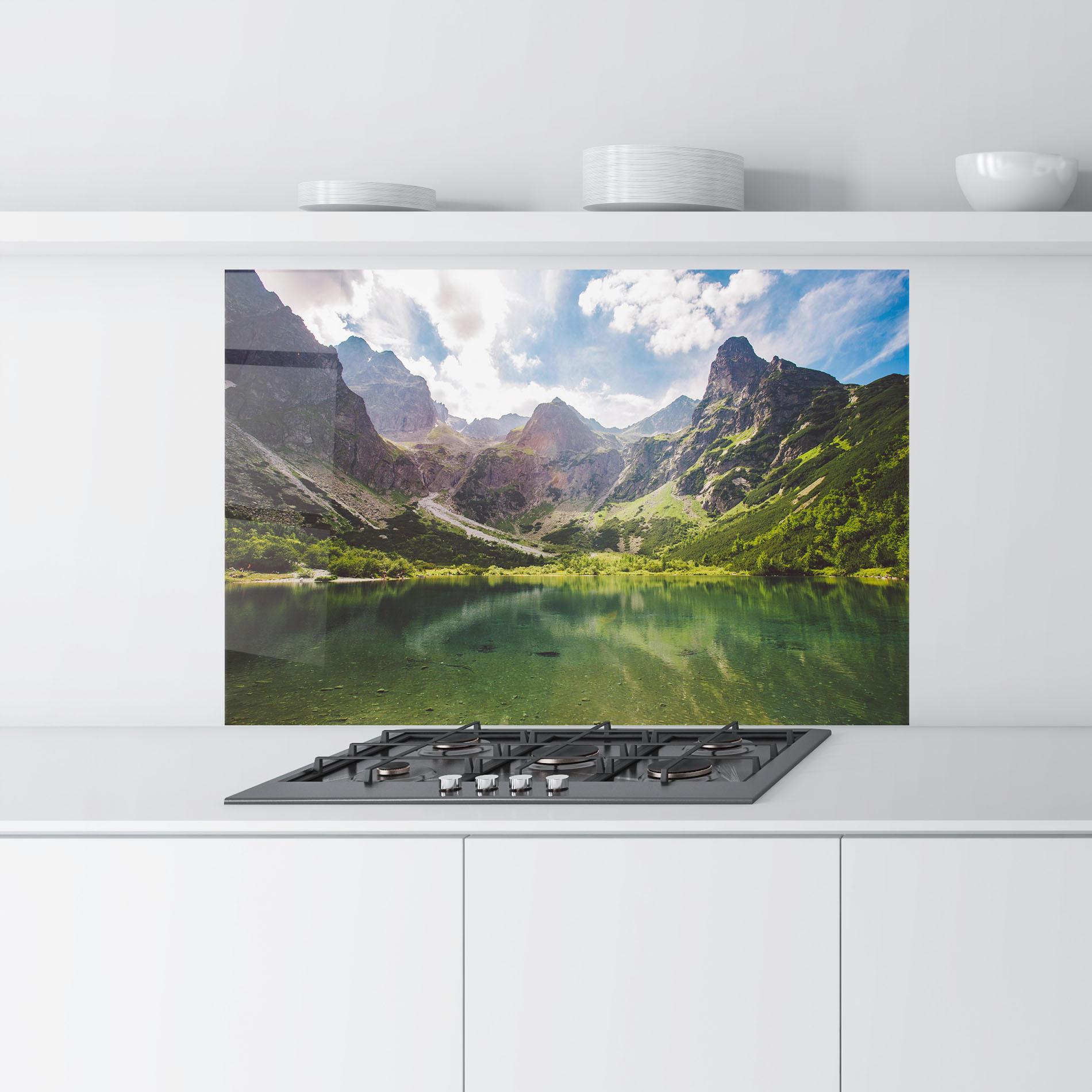 Küchenrückwand Glas Green Mountain mockup 9