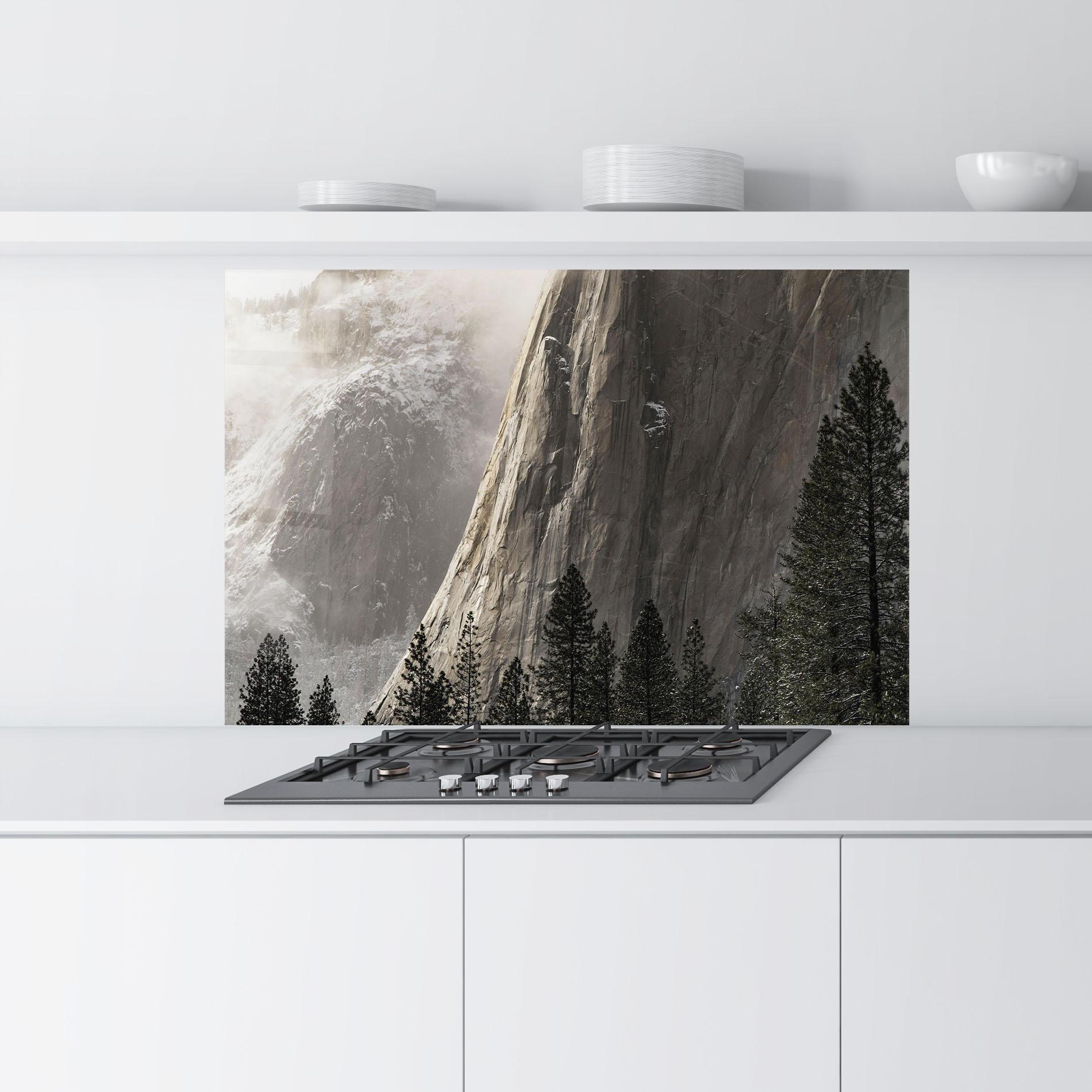 Küchenrückwand Glas Green Tree Mountain mockup 9