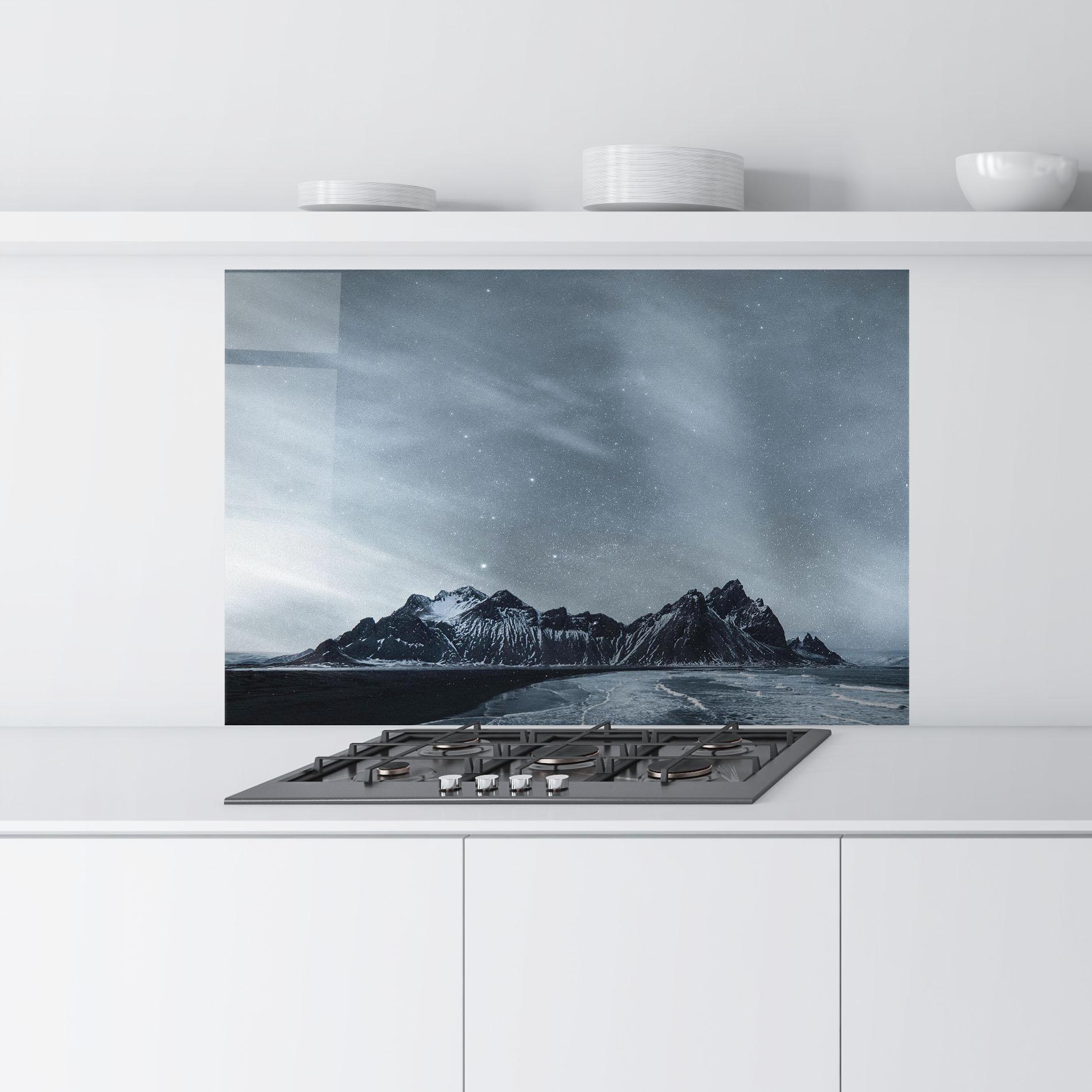Küchenrückwand Glas Grey Star Mountain mockup 9