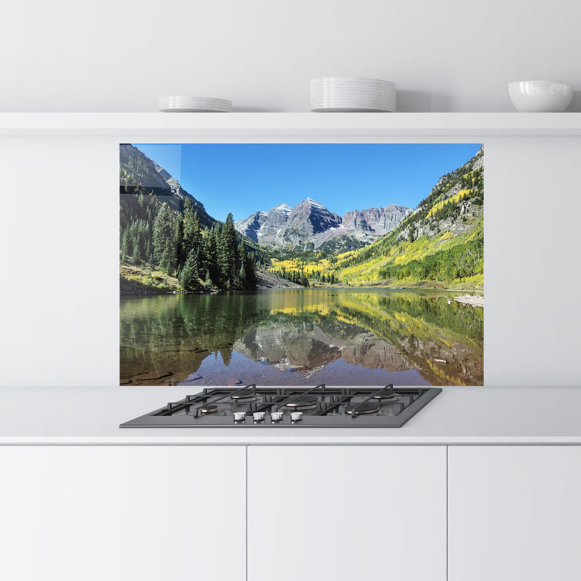 Küchenrückwand Glas Lake Green Mountain mockup 9