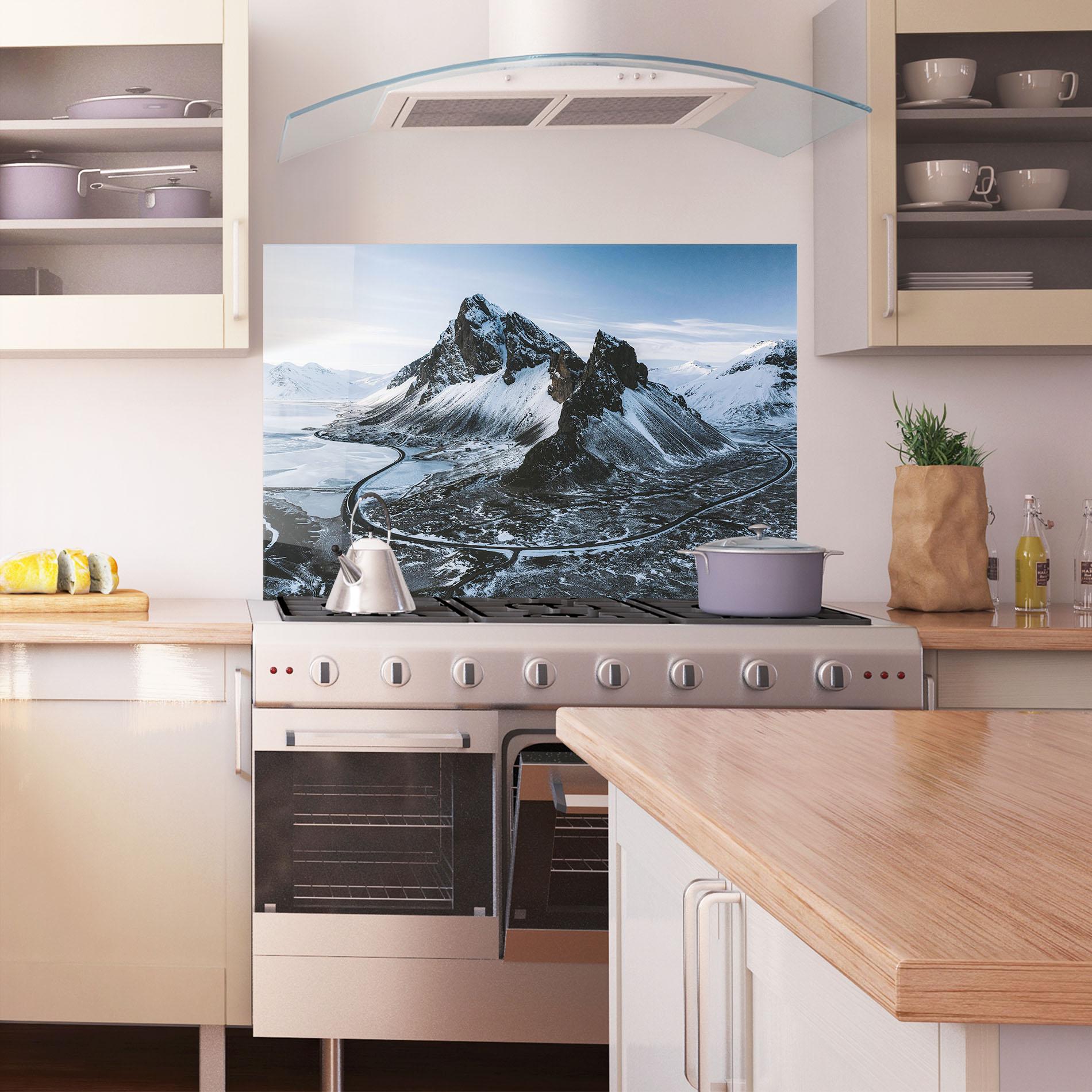 Küchenrückwand Glas Black Snowy Mountain mockup 1