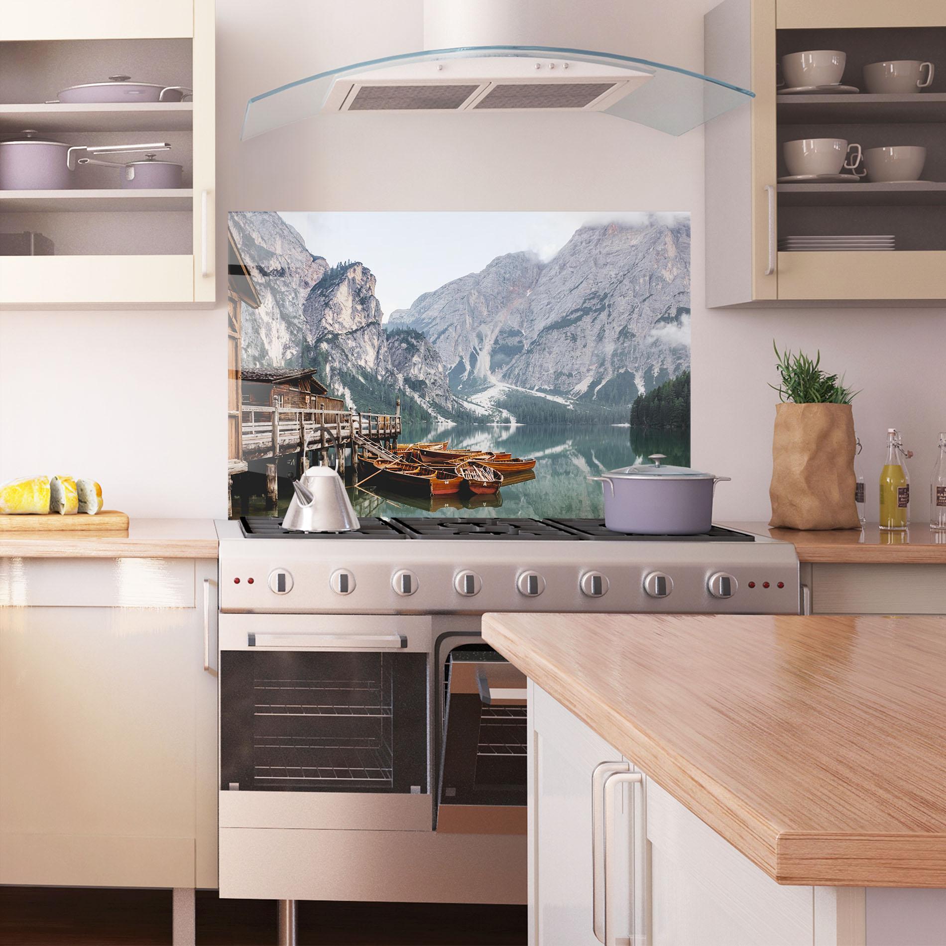 Küchenrückwand Glas Boat Lake Mountain mockup 1